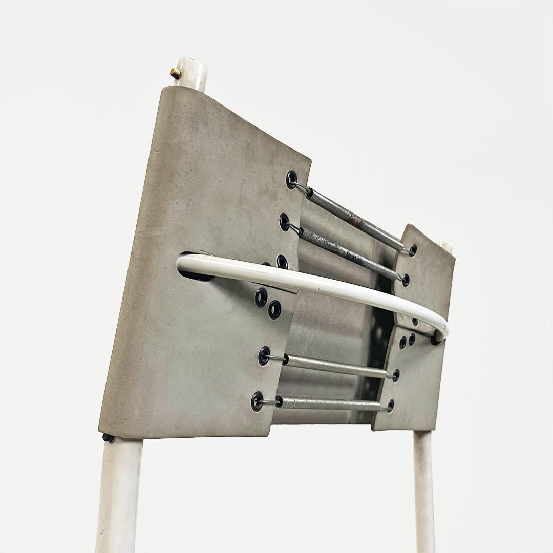 Spaghetti Italienischer Stuhl aus weißem Metall und grauem Leder G. Belotti Alias 1979 im Angebot 4