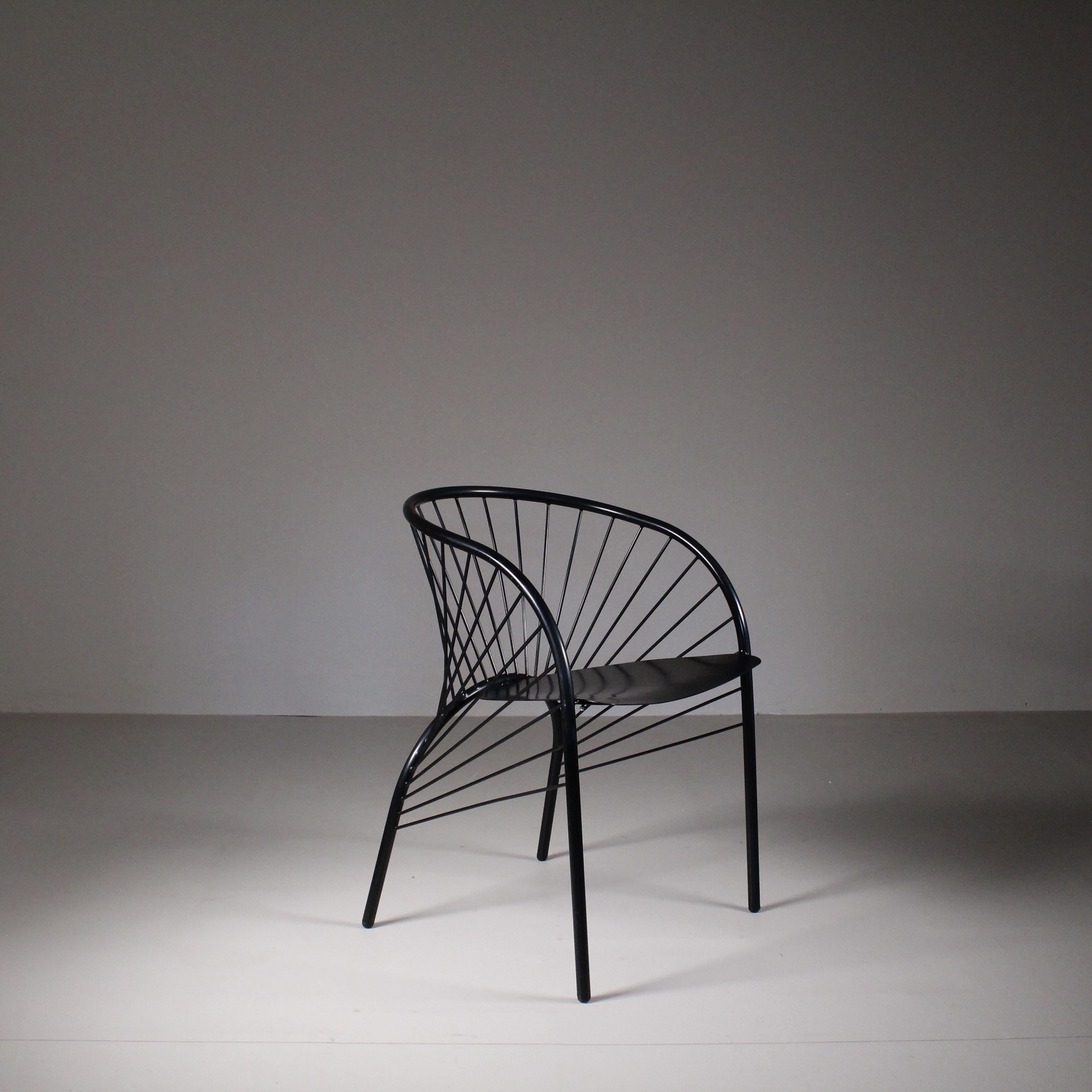 Condizioni:Buone
Materiali: Metallo
Epoca: 1980
Misure: 50x50x72 cm