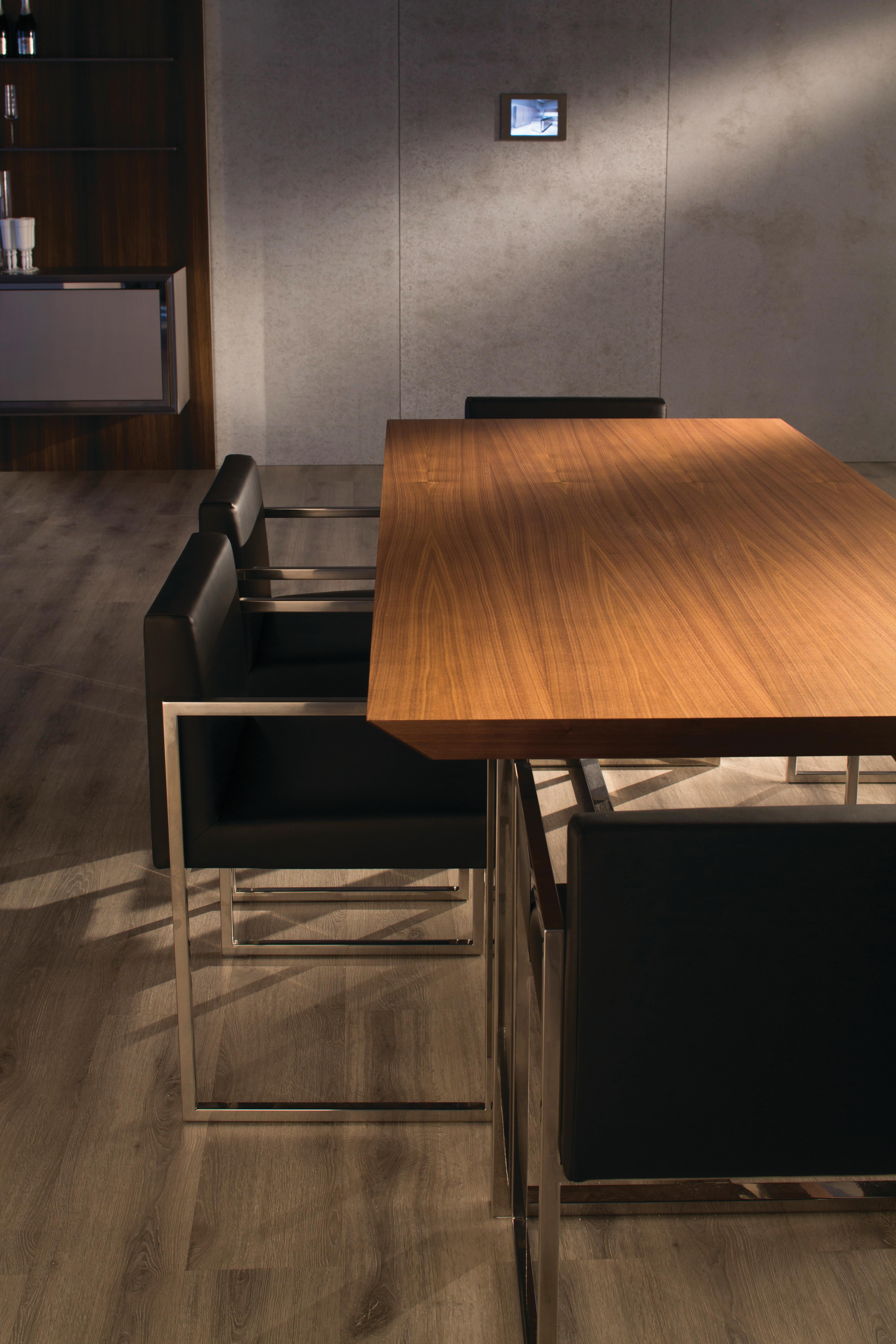 Pariser Stuhl (Zeitgenössisch) im Angebot