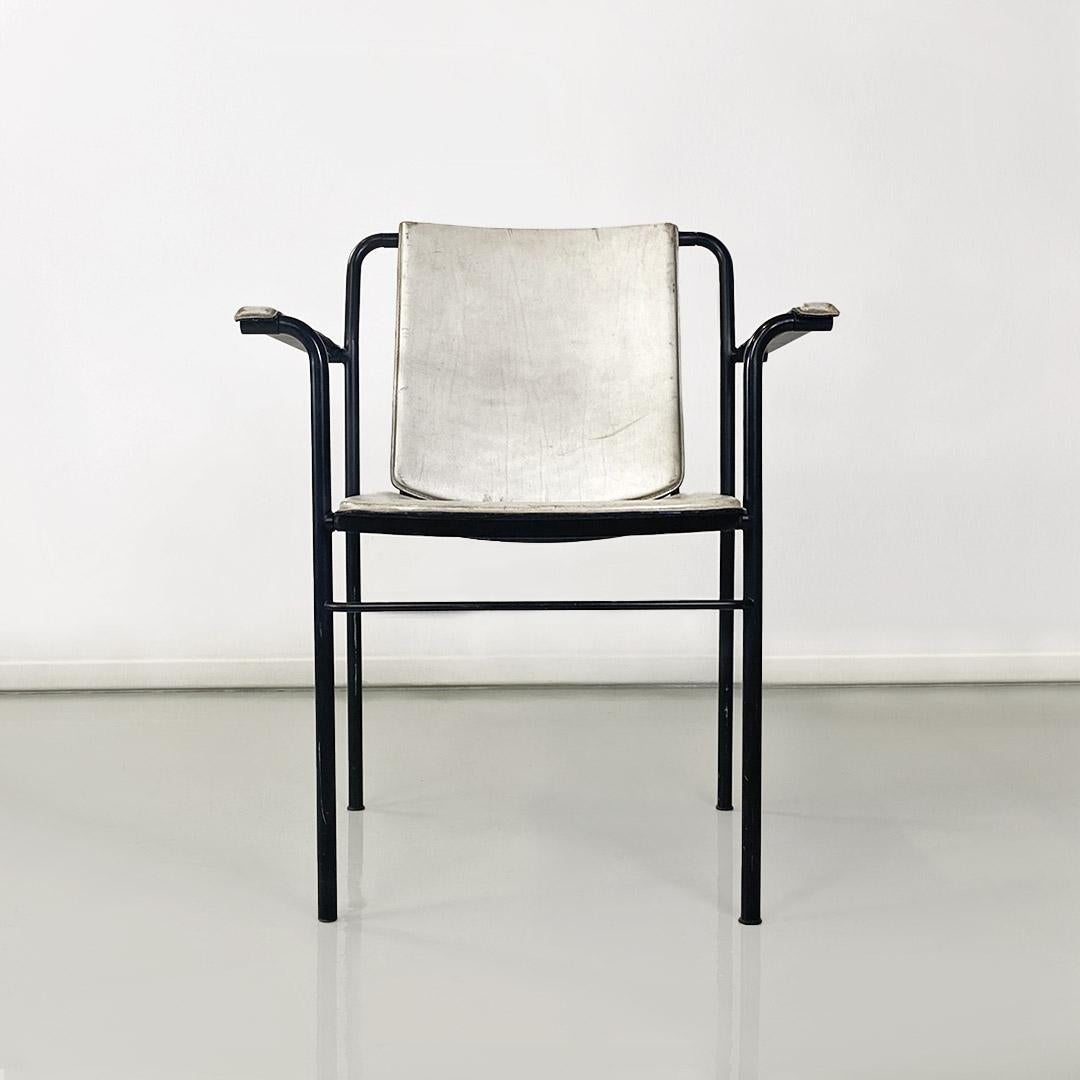 Modern Italian modern folding chair in white leather and black metal, ca. 1980. For Sale
