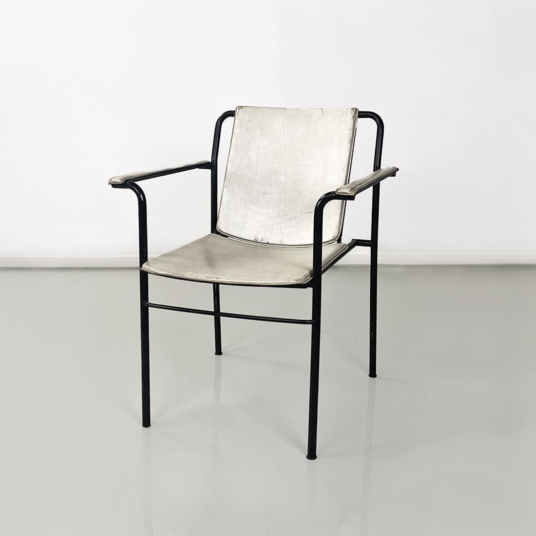 Italian modern folding chair in white leather and black metal, ca. 1980. In Good Condition For Sale In MIlano, IT
