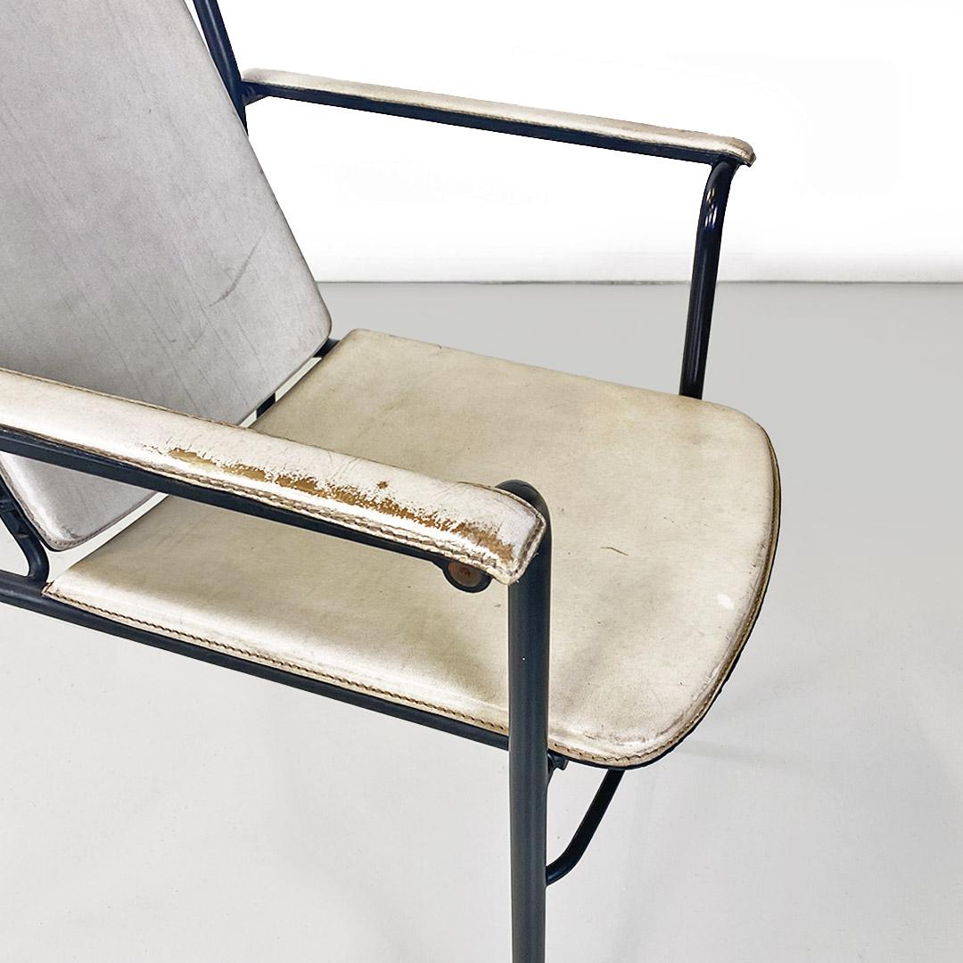 Italian modern folding chair in white leather and black metal, ca. 1980. For Sale 2