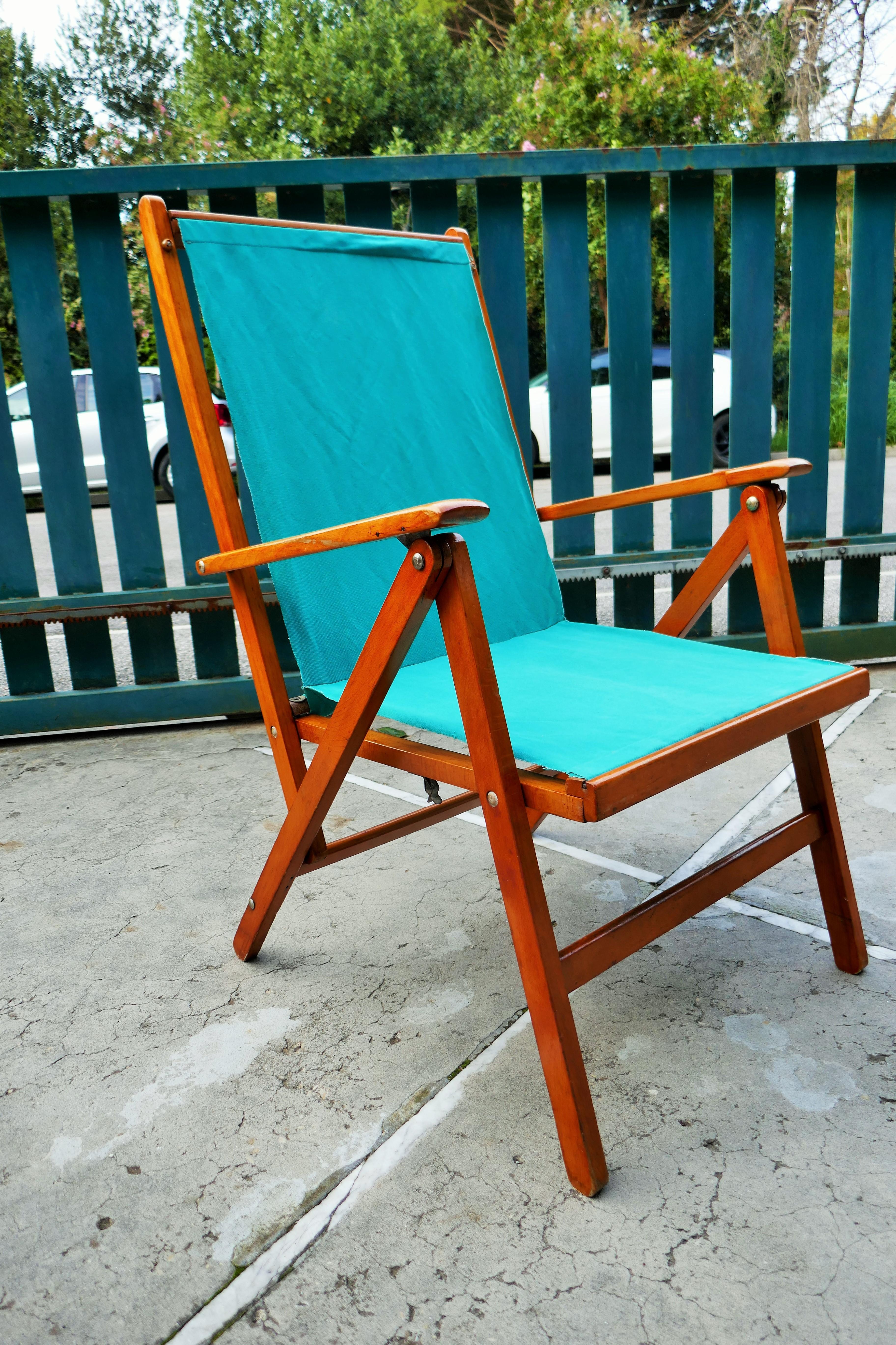 Folding chair produced by Reguitti. In the style of Carl Hauner