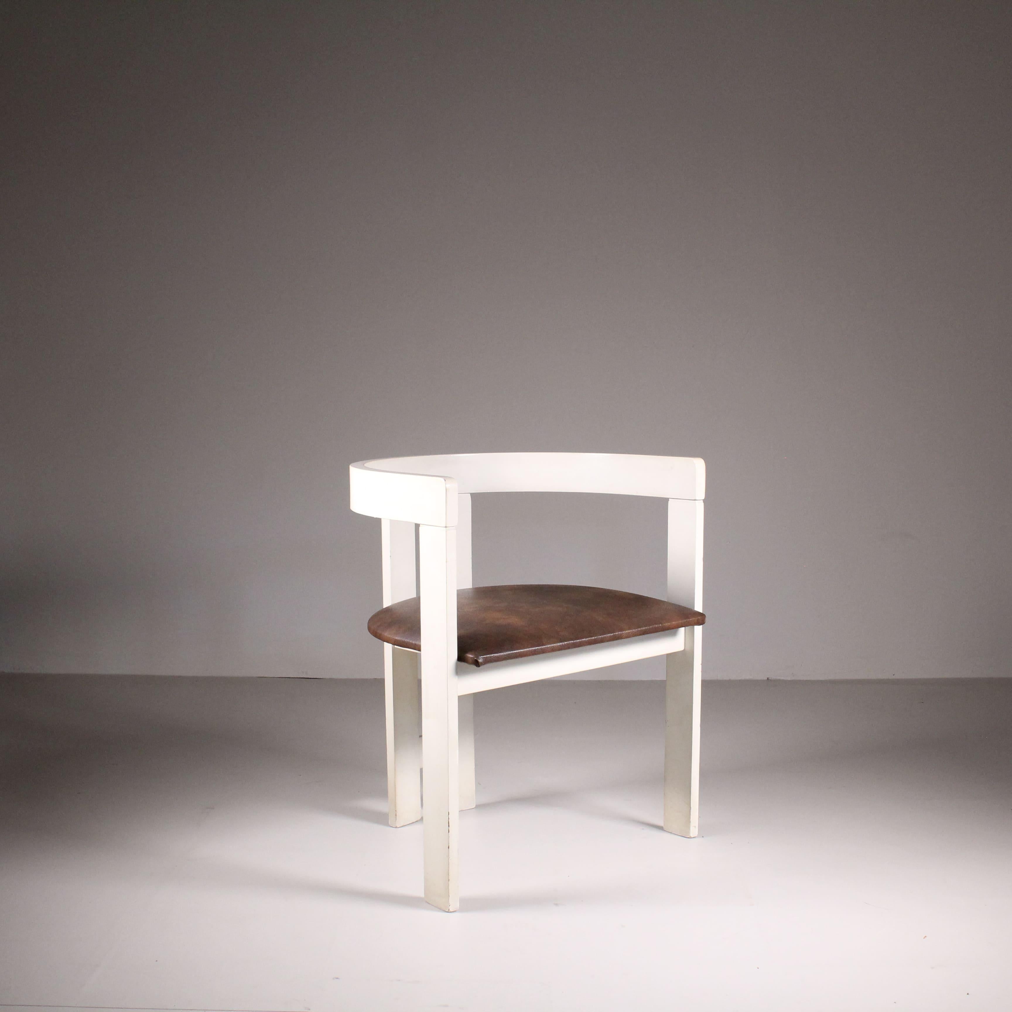 The Pigreco Chair, designed by Tobia Scarpa for Gavina in 1957, is a masterpiece of Italian design. This chair, with its distinctive and innovative style, is a perfect example of the modernist aesthetic that characterized the 1950s. The Pigreco is