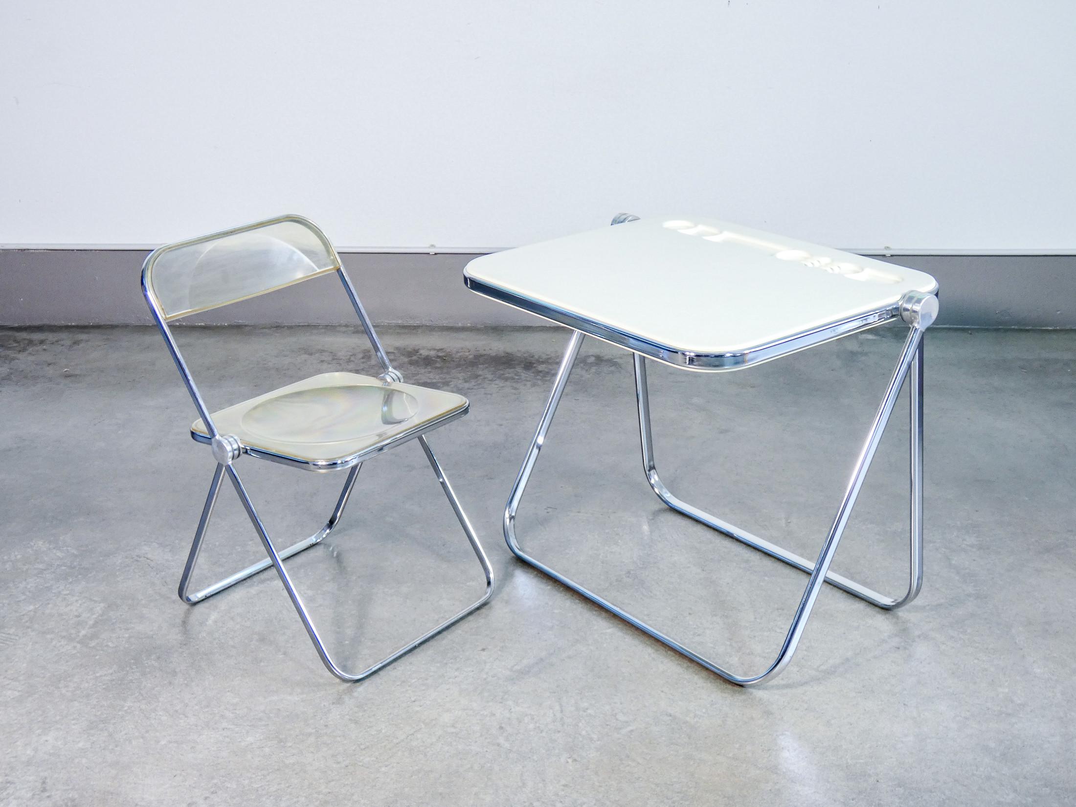 Plia chair
and Plato's desk,
design G. PIRETTI
for Anonymous CASTLES.

ORIGIN
Italy

PERIOD
Anni 80

DESIGNER
Giancarlo PIRETTI

MARK
Anonymous CASTLES

MODEL
Plia chair
and Plato's desk

MATERIALS
Aluminum frame,
polyester