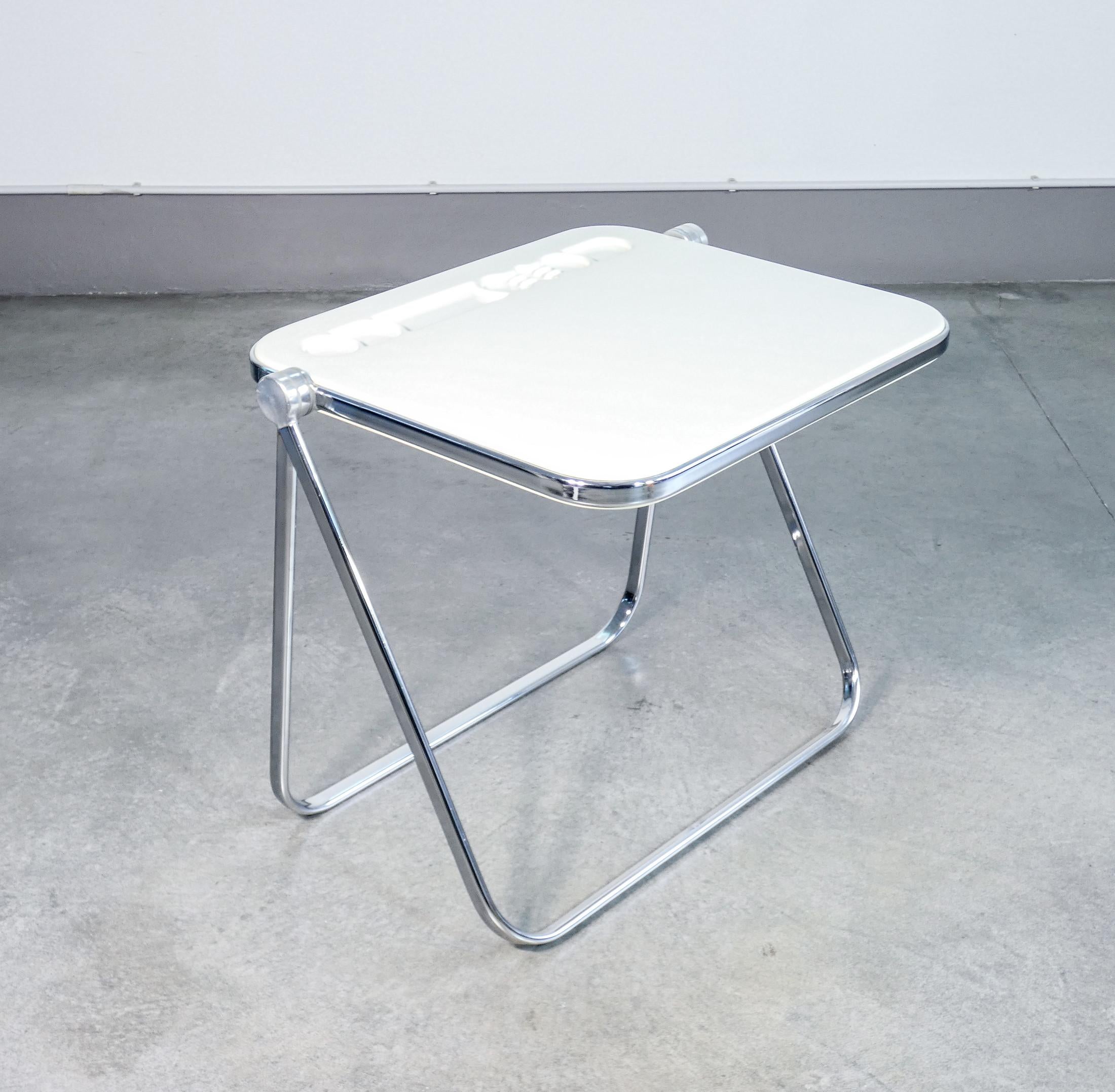 Aluminum Plia chair and Plato desk, design G. PIRETTI for Anonima CASTELLI. 1980s For Sale