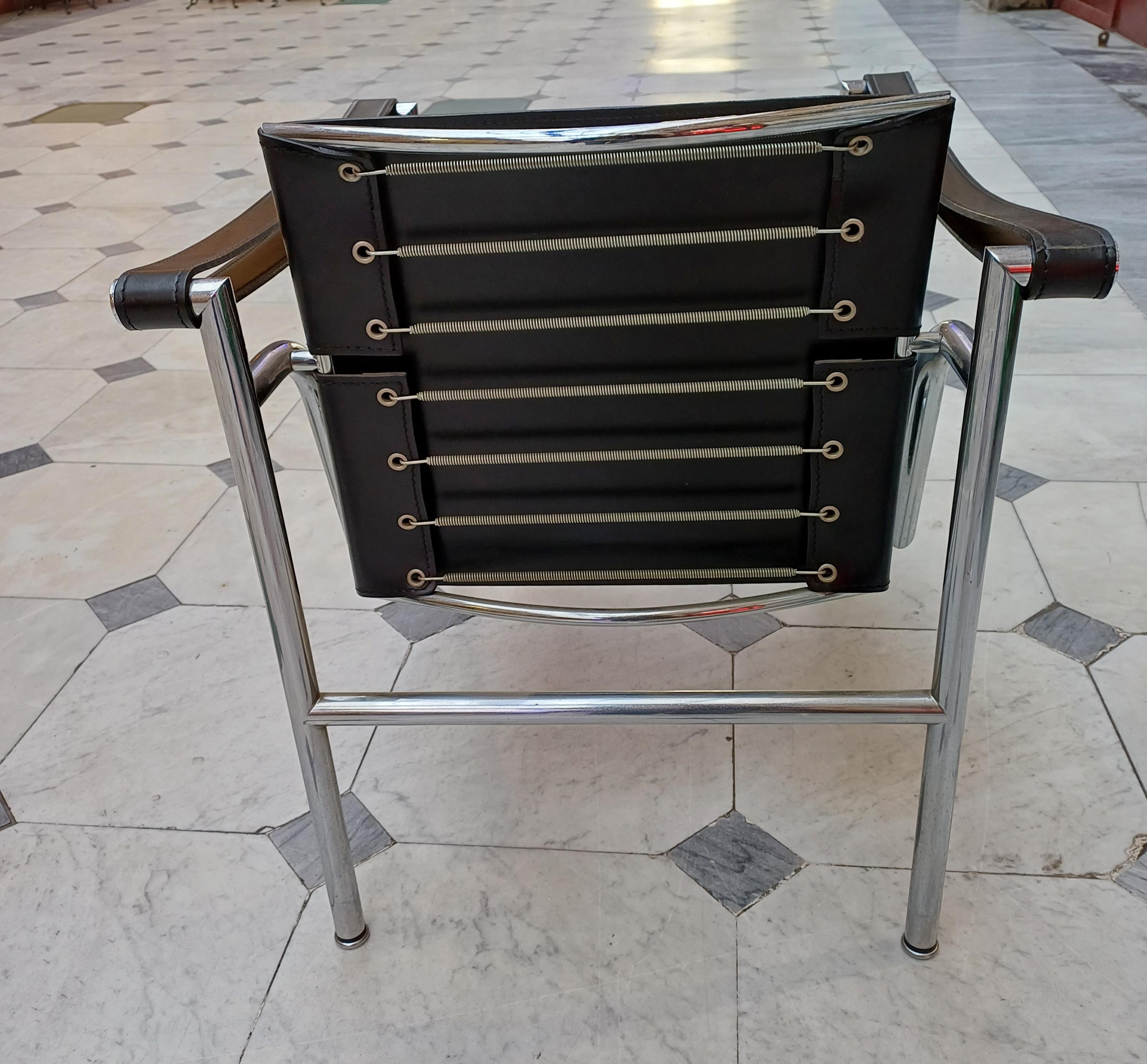LC1 armchair by Le Corbusier for Cassina with branding For Sale 5