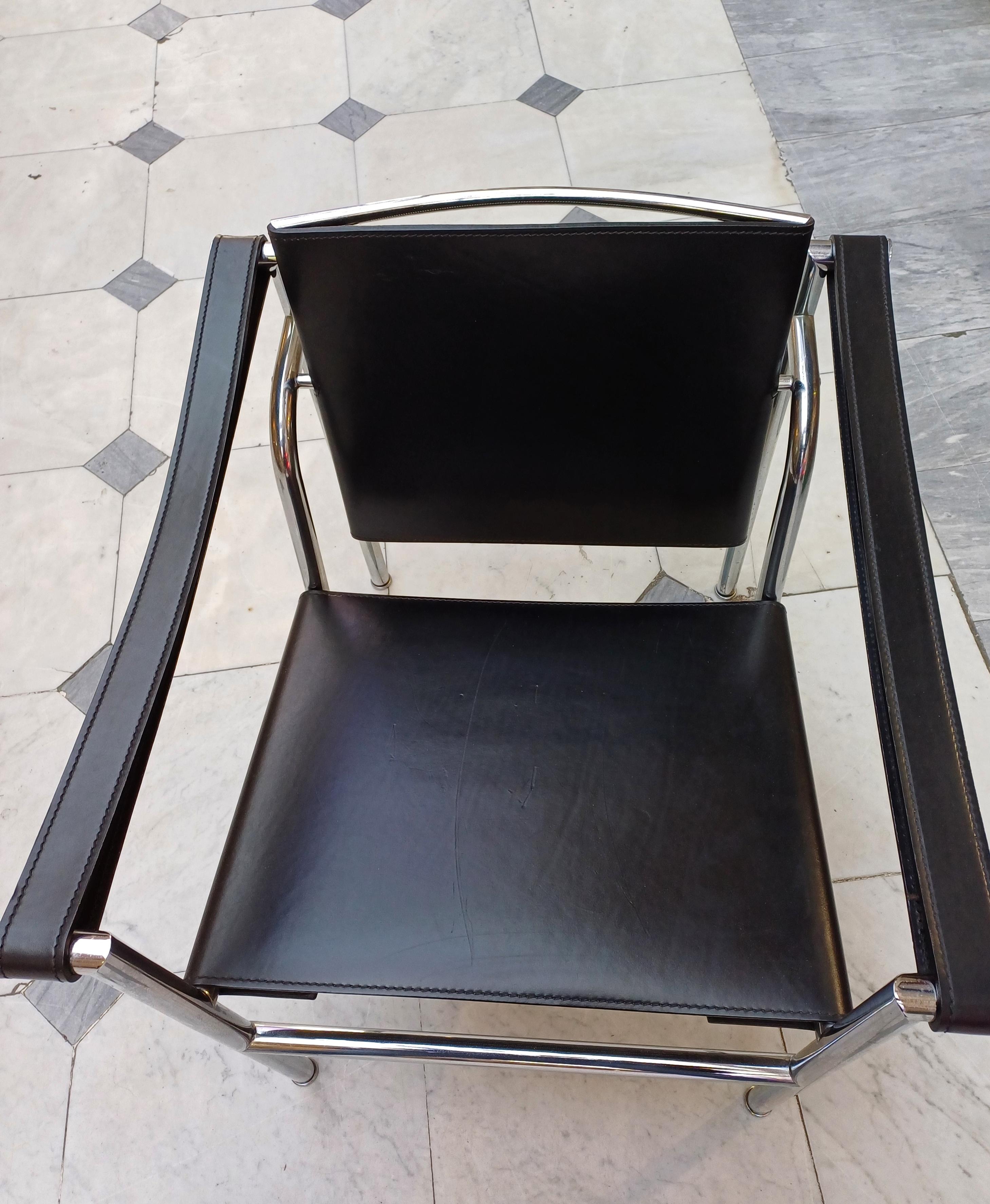 LC1 armchair by Le Corbusier for Cassina with branding In Good Condition For Sale In Torino, Piemonte
