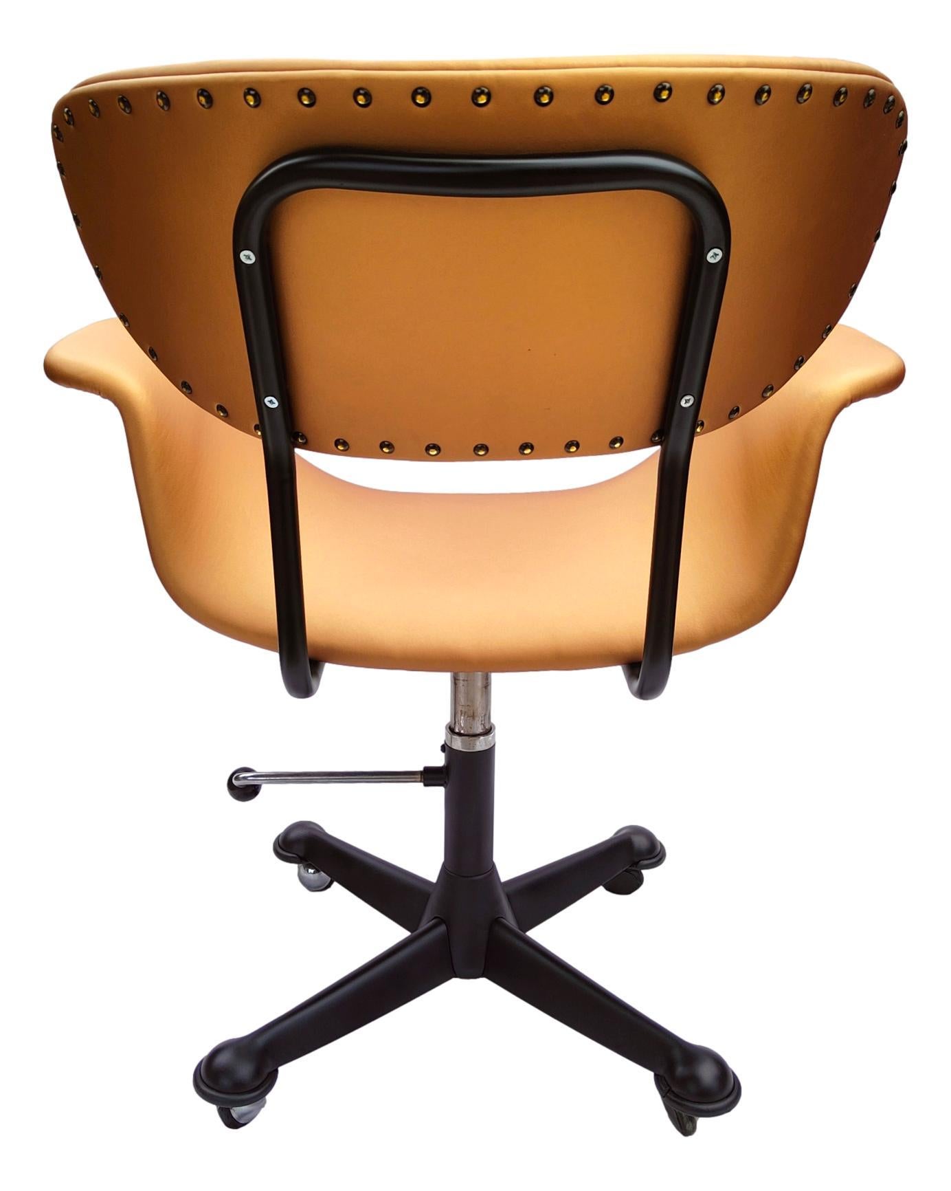 Late 20th Century presidential swivel chair chair design gastone rinaldi for rima padova '70
