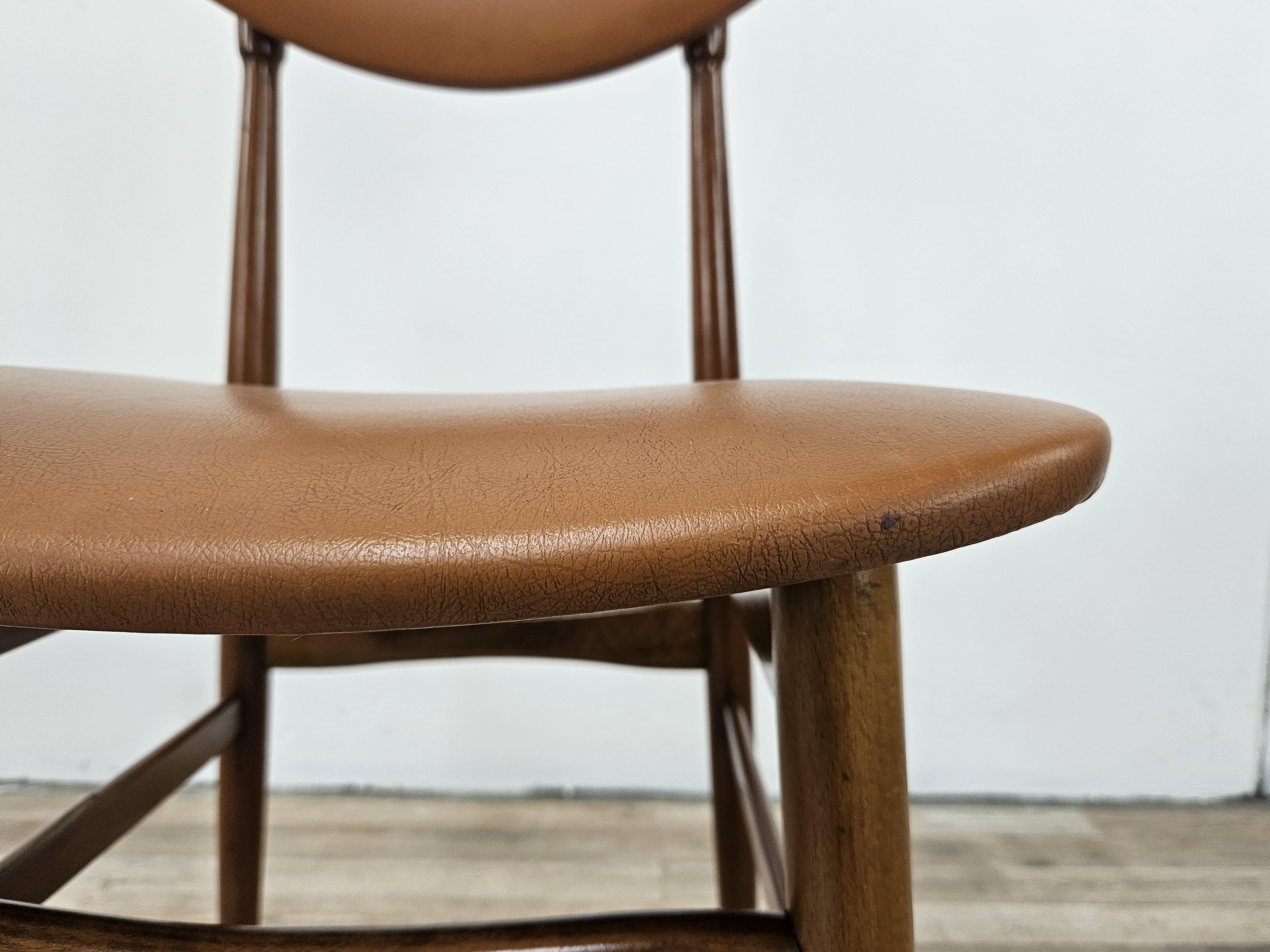 Scandinavian 1970s teak and brown skai chair For Sale 3