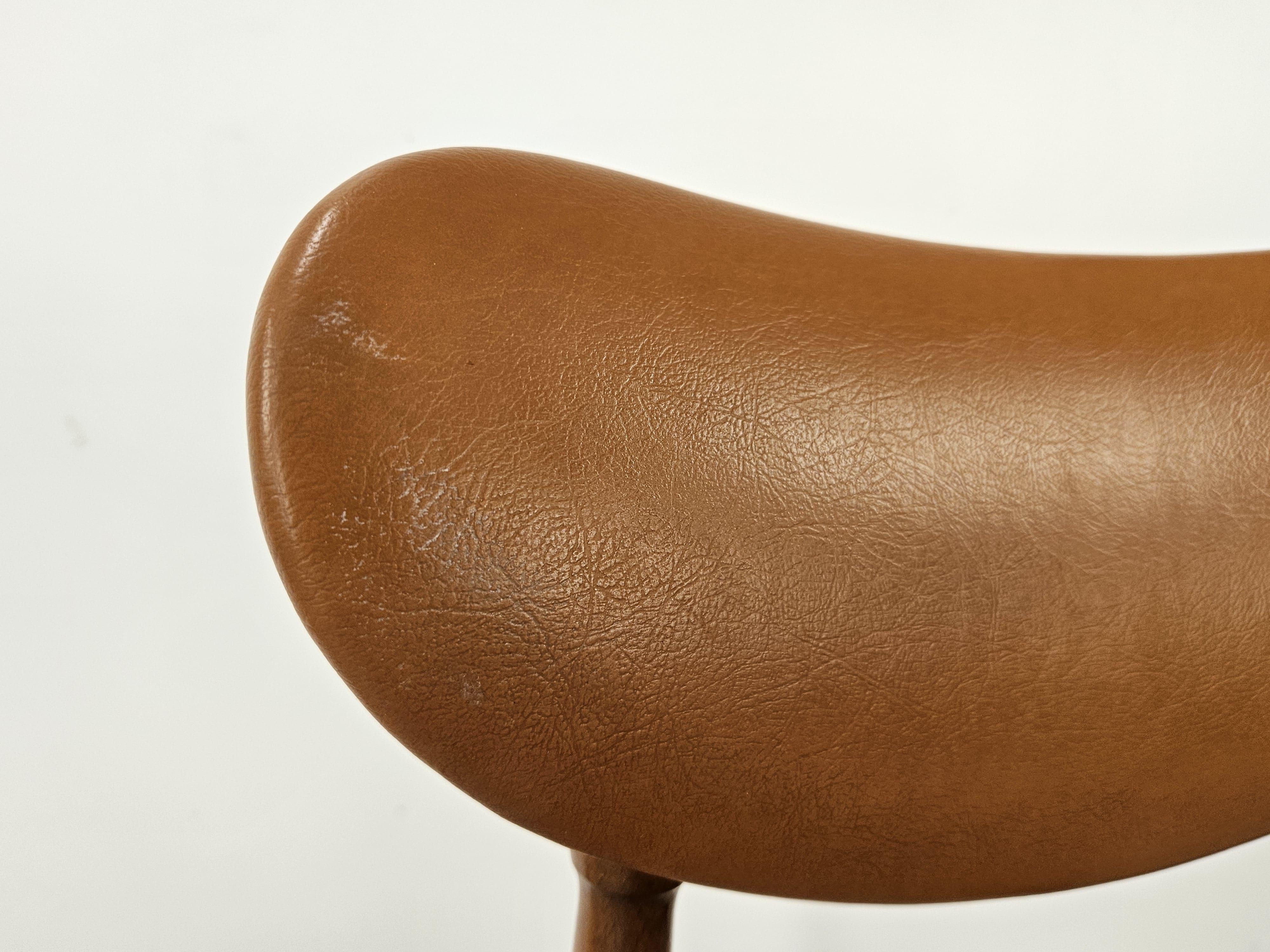 Late 20th Century Scandinavian 1970s teak and brown skai chair For Sale