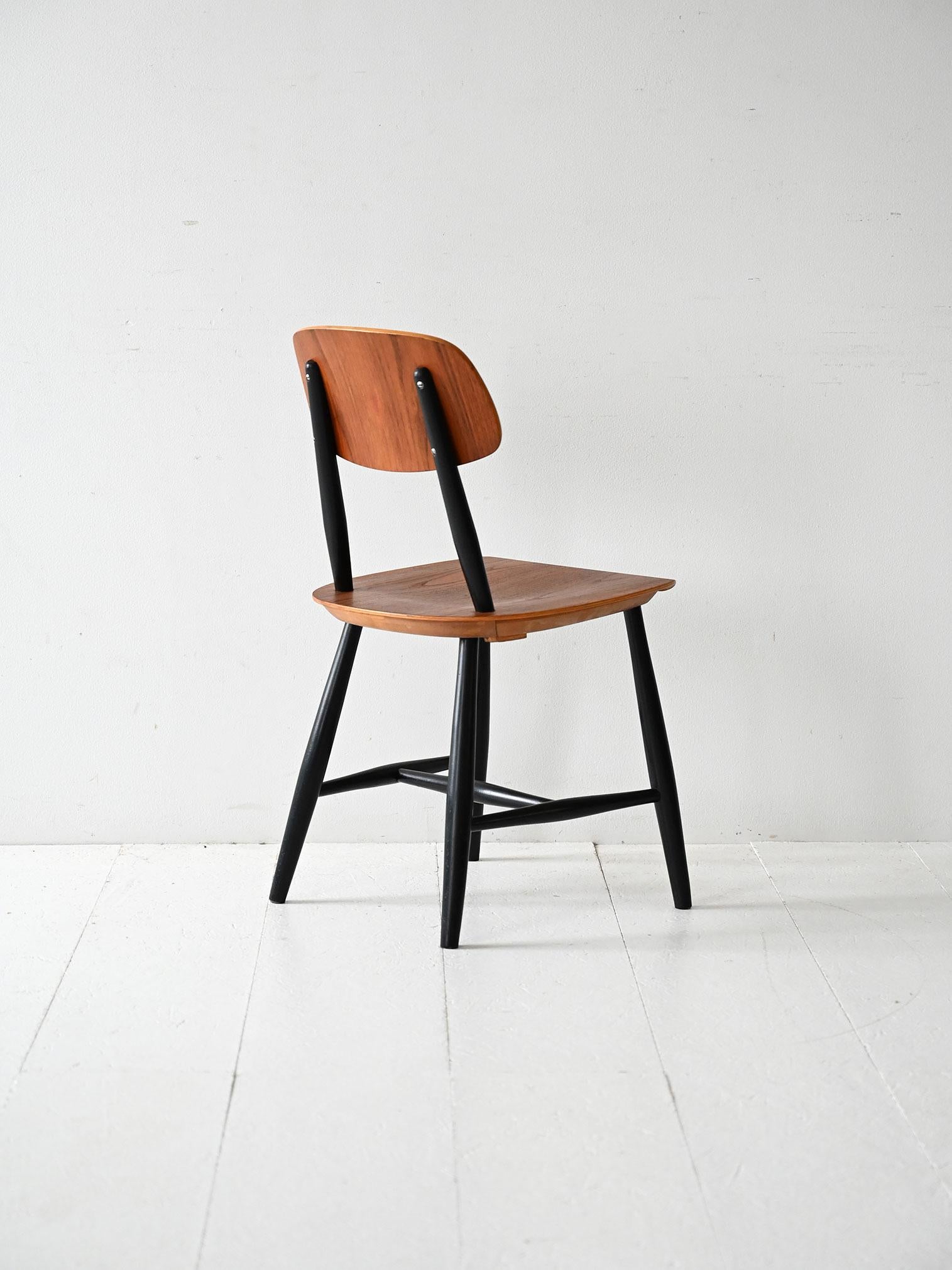 Scandinave moderne Chaise scandinave vintage avec structure noire en vente