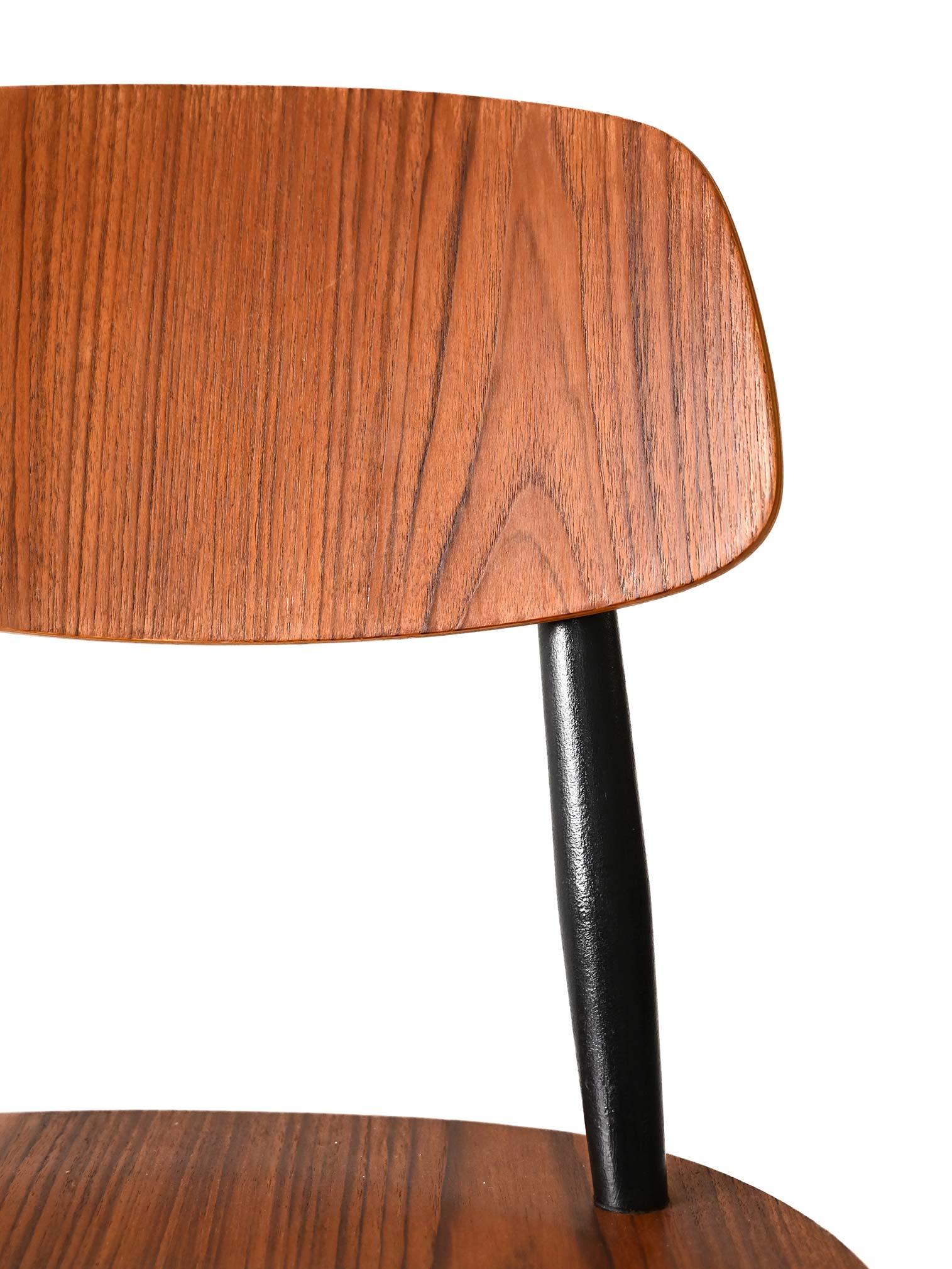 Scandinavian Chaise scandinave vintage avec structure noire en vente