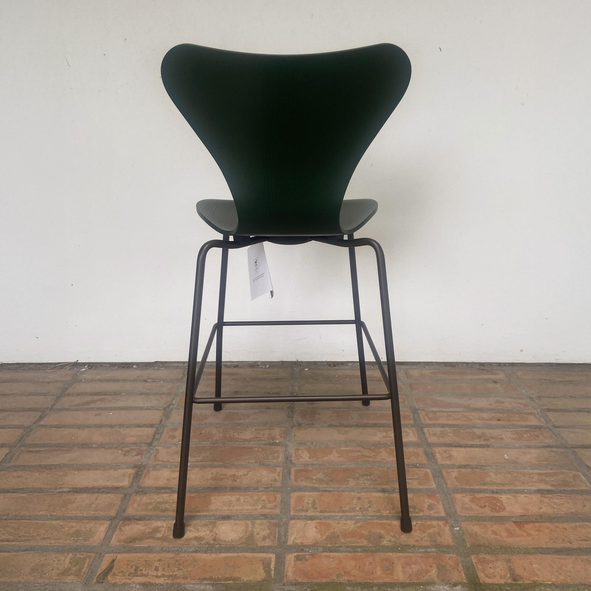 Sedia Serie7 Junior di Arne Jacobsen del 1955 e prodotta da Fritz Hansen, 2019 (Gefärbt) im Angebot