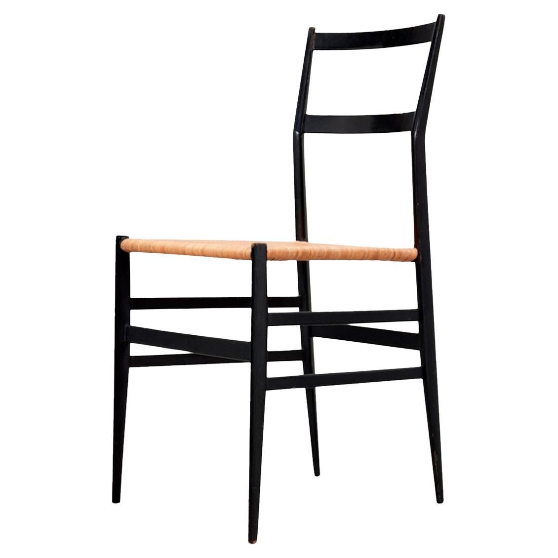 Chaise Super Leggera conçue par Gio Ponti en 1957 et produite par Cassina. en vente