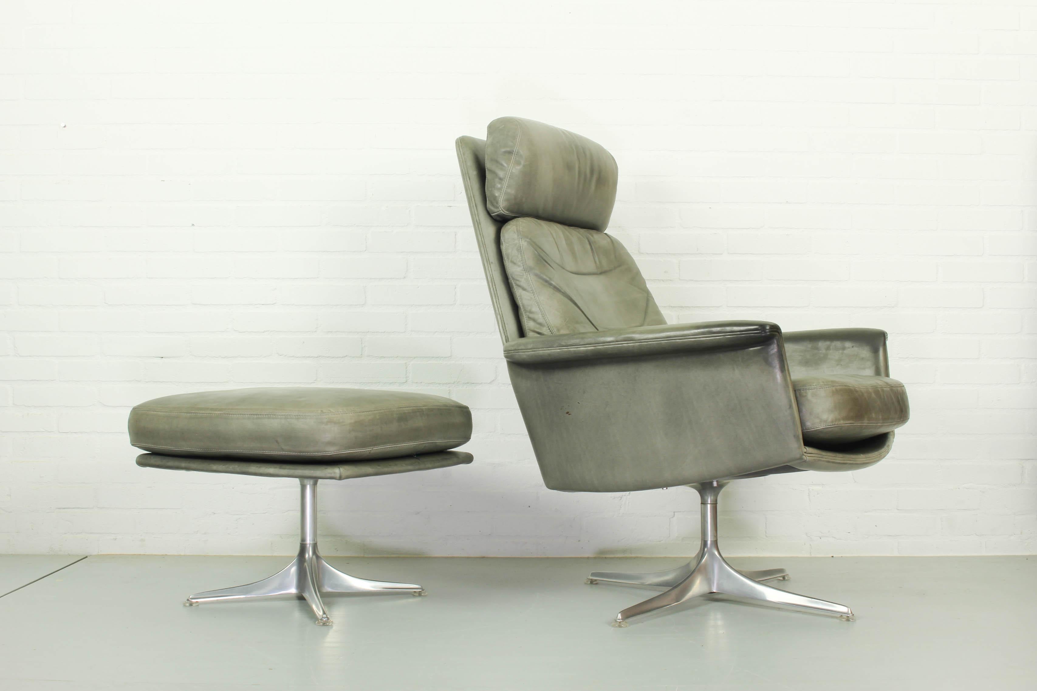 Fauteuil Sedia pivotant à dossier haut avec pouf assorti par Horst Brning pour COR, 1960 État moyen - En vente à Appeltern, Gelderland