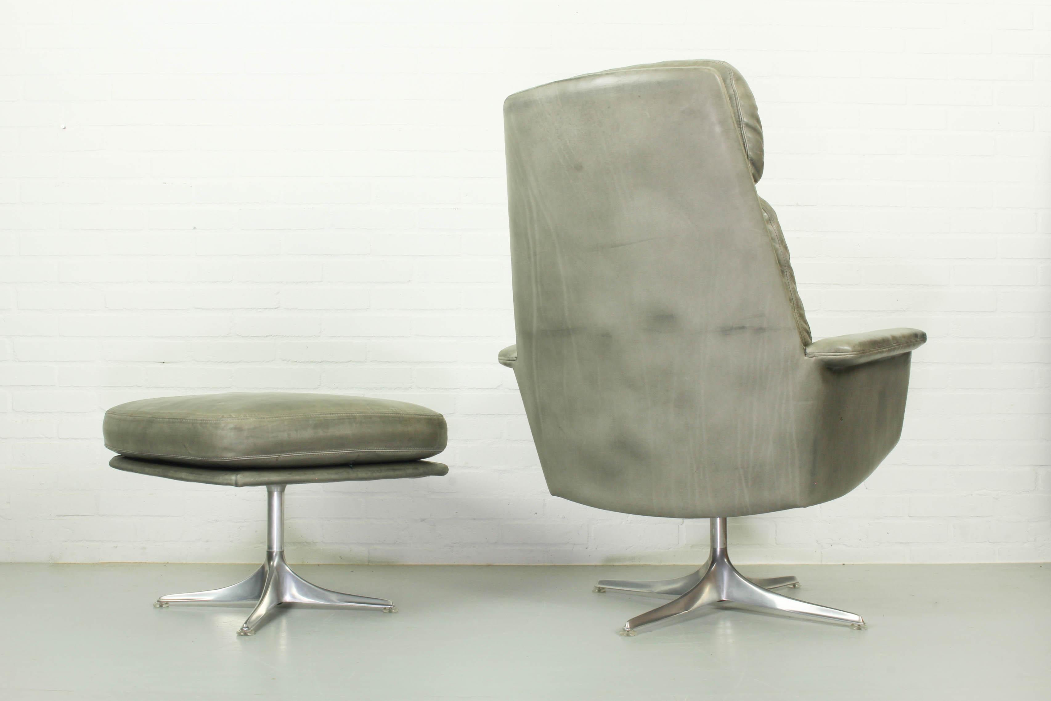 Sedia Swivel Highback Chair with Matching Ottoman by Horst Brüning for COR, 1960 In Fair Condition For Sale In Appeltern, Gelderland
