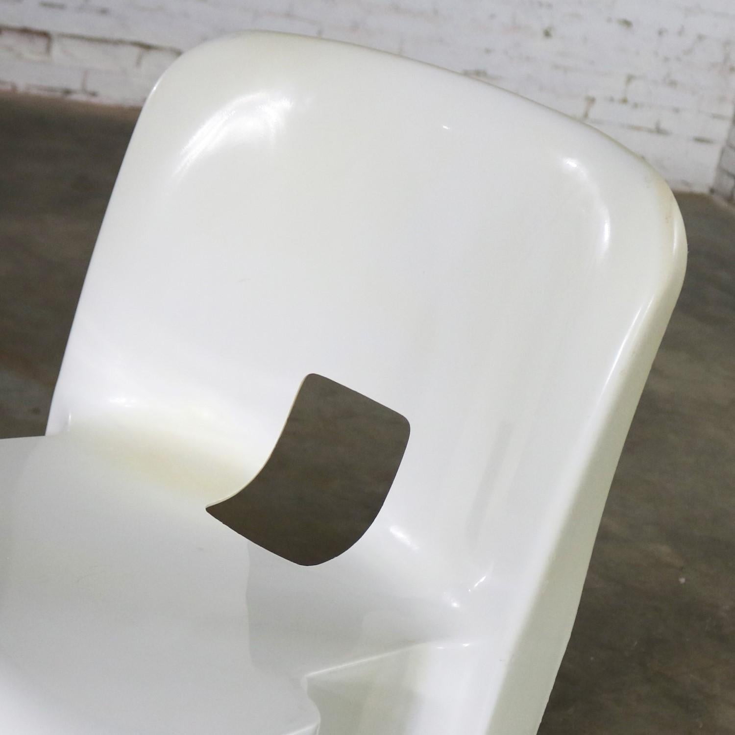 Sedia Universale 4867 Plastic Chair by Joe Columbo for Kartell in White 3