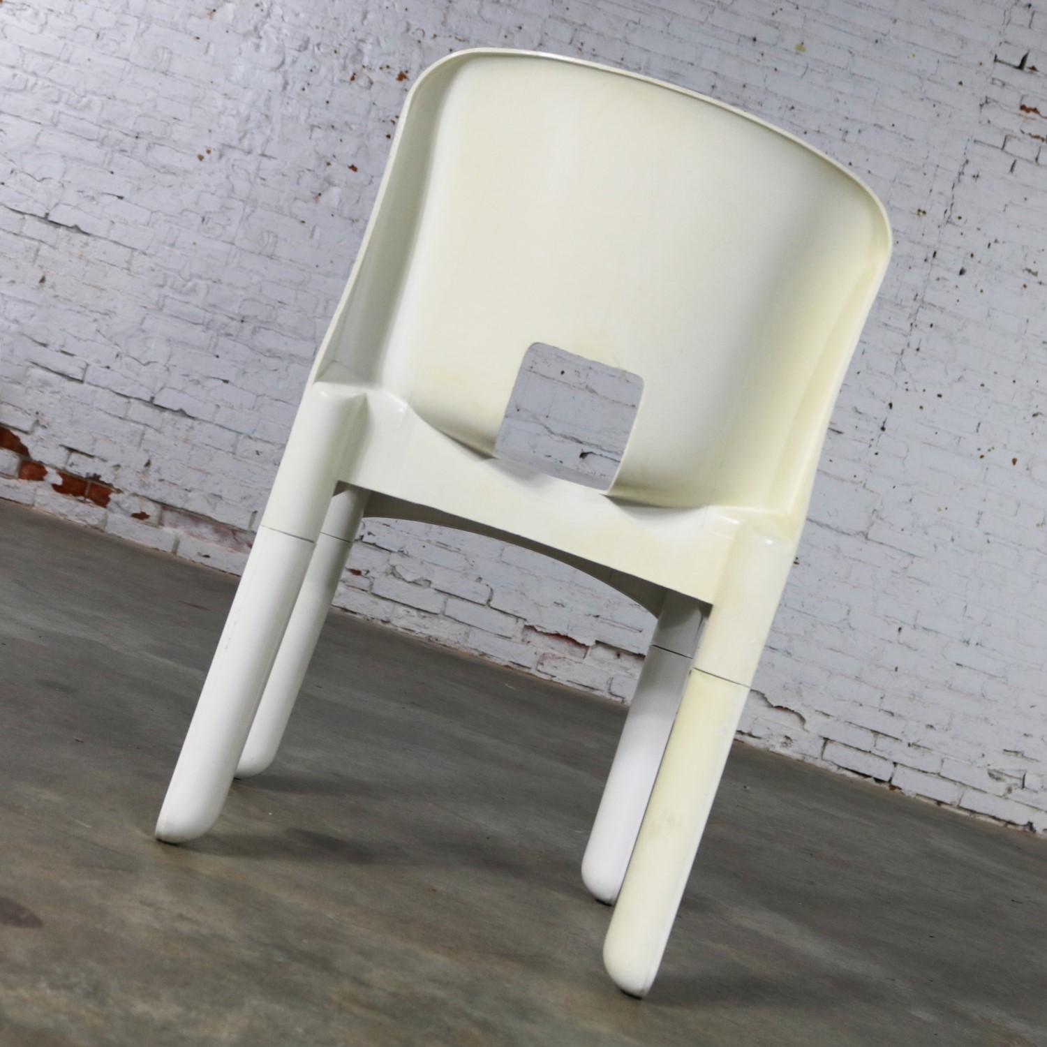 Sedia Universale 4867 Plastic Chair by Joe Columbo for Kartell in White In Good Condition In Topeka, KS
