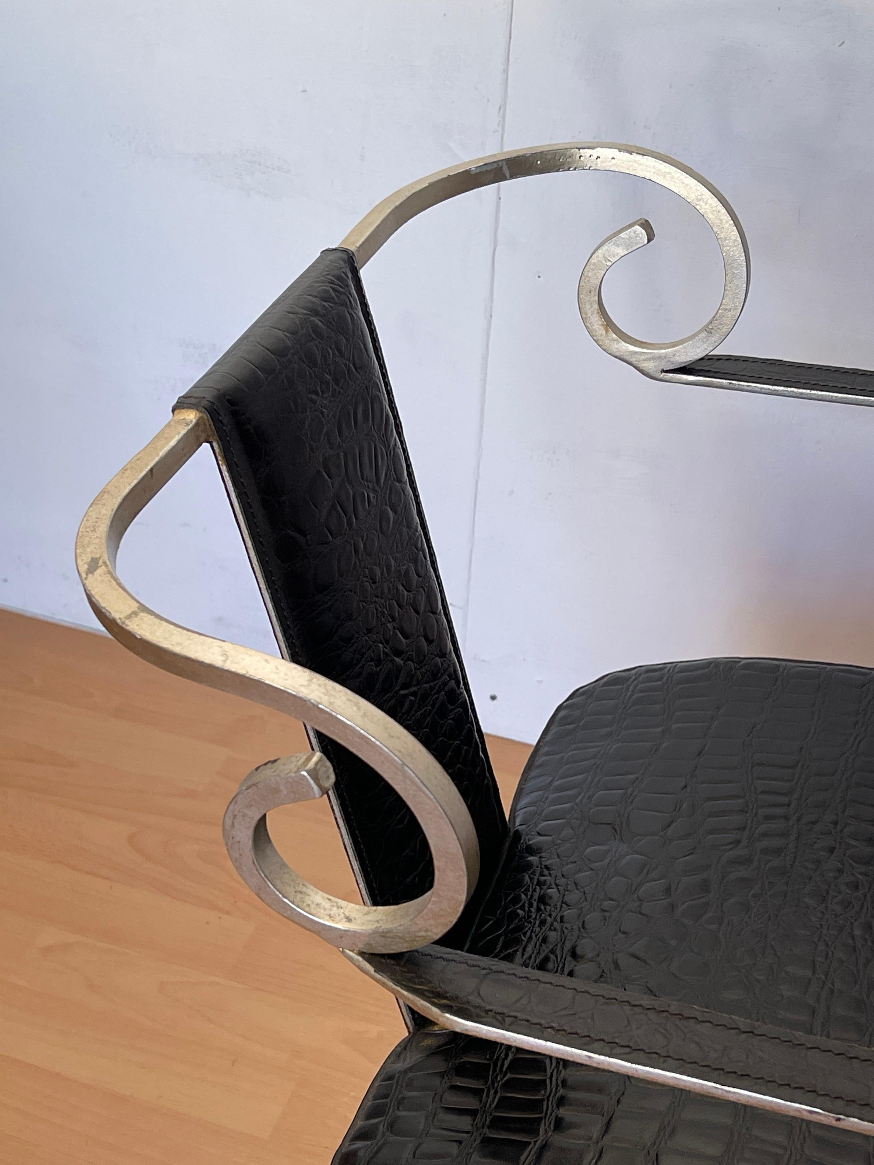 Sedia By en Acciaio e Pelle Nera Effetto Coccodrillo Bon état - En vente à Cantù, IT