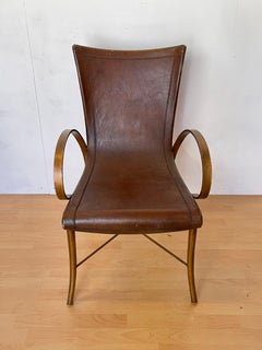 Sedia vintage in pelle e ferro battuto: elegante design artigianale italiano.