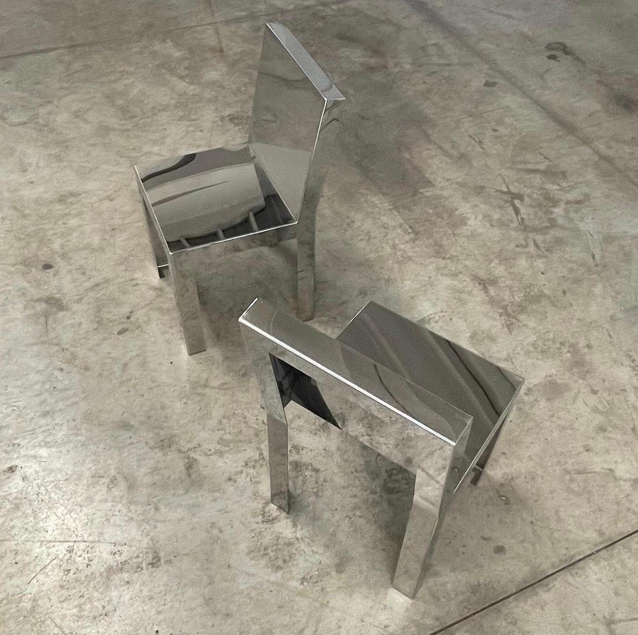 The chair SEDIA 1 is made by hand from a single folded stainless steel sheet. The few necessary welding seams are hidden yet visible inside the folding. The exterior of the chair is completely mirror polished and reflects the environment. Hence, the