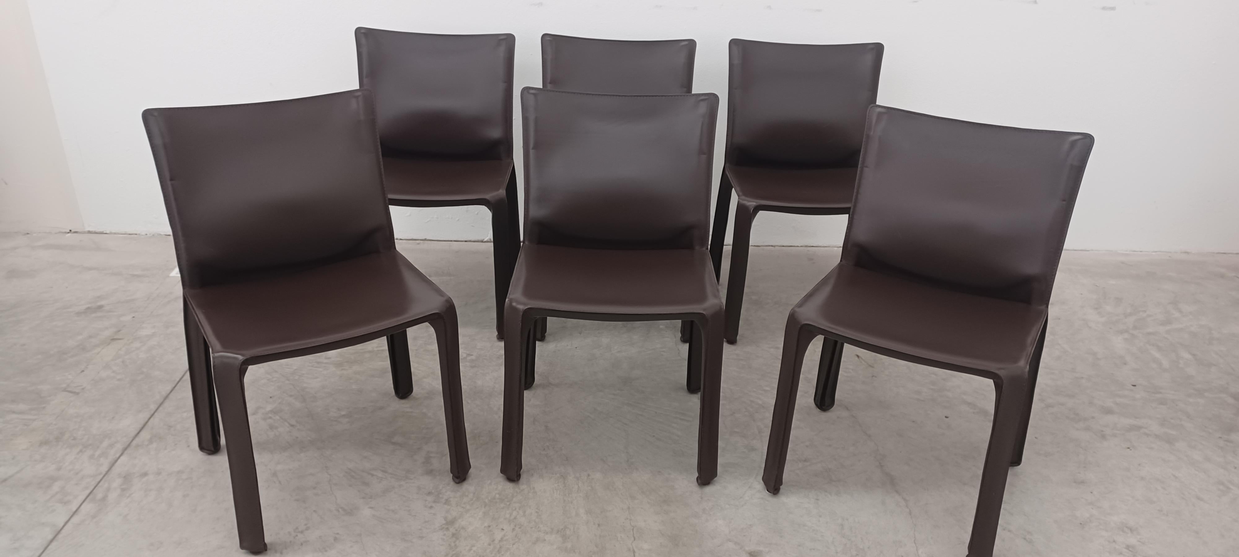 Set di 6 sedie cab 412 disegnate da Mario Bellini produzione anni 90 Cassina.
Ottime le condizioni.  Colore marrone scuro