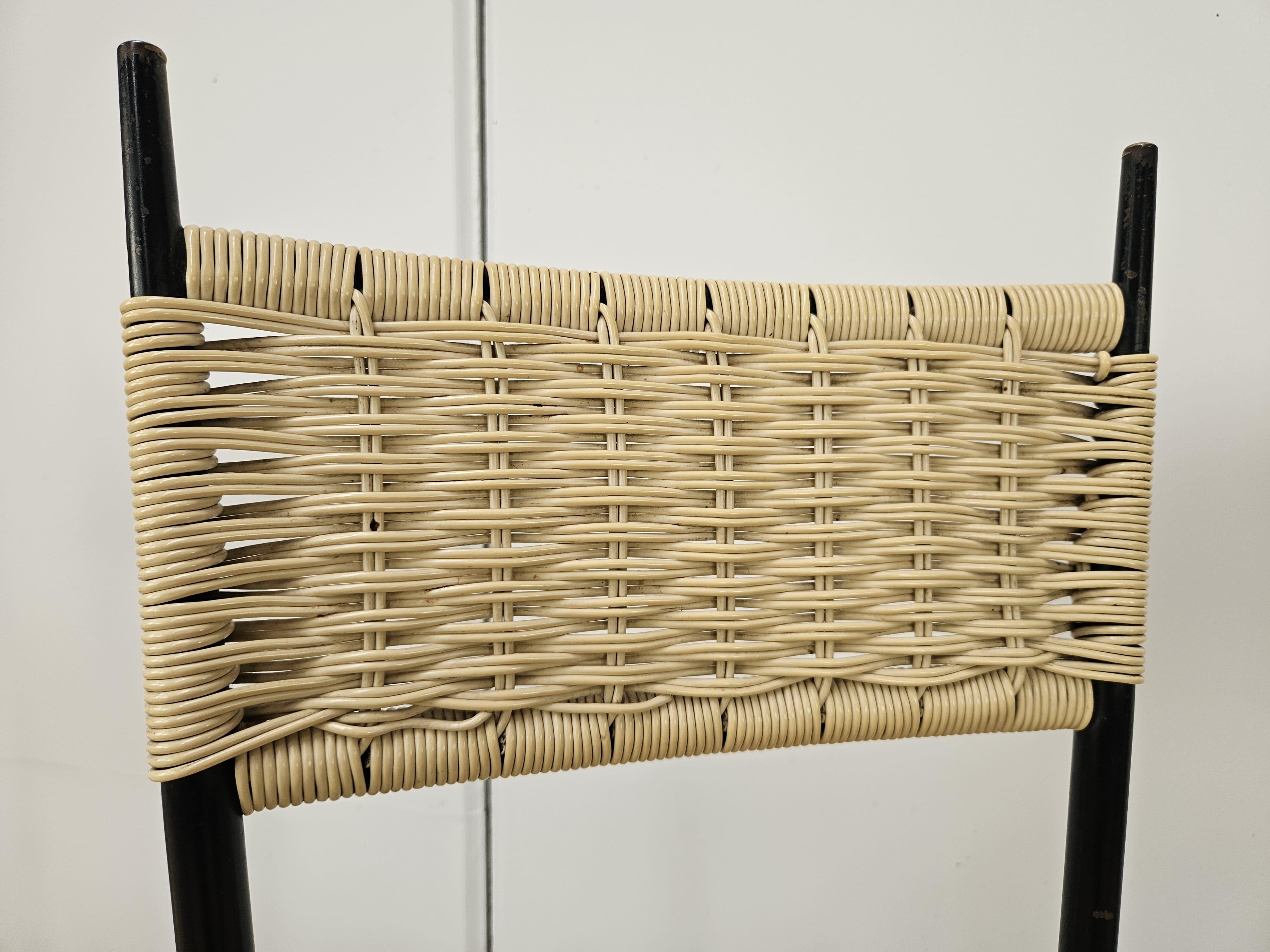 Sillas de comedor de hierro y plástico de los años 70 en venta 6