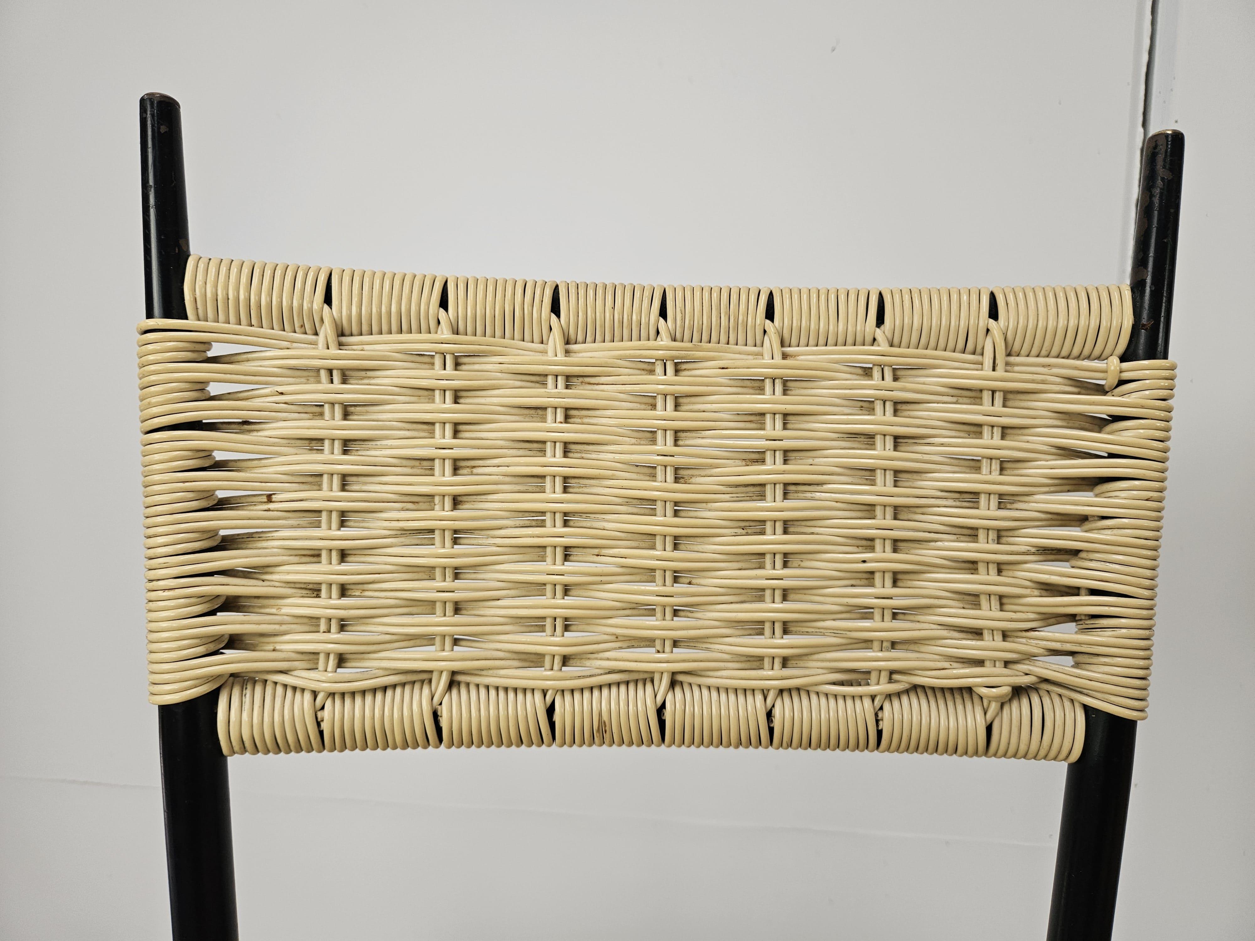 Sillas de comedor de hierro y plástico de los años 70 en venta 7