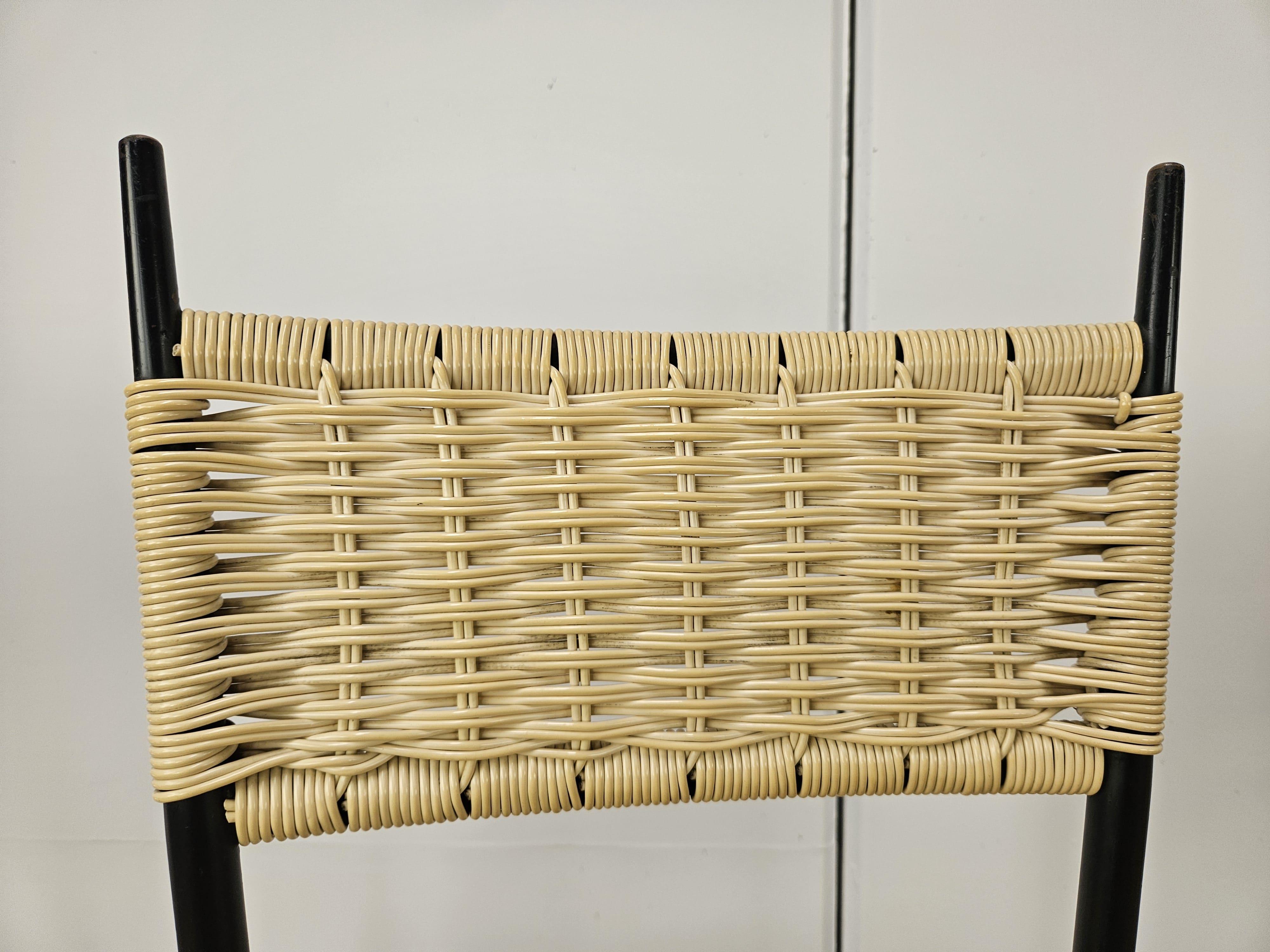 Sillas de comedor de hierro y plástico de los años 70 en venta 8