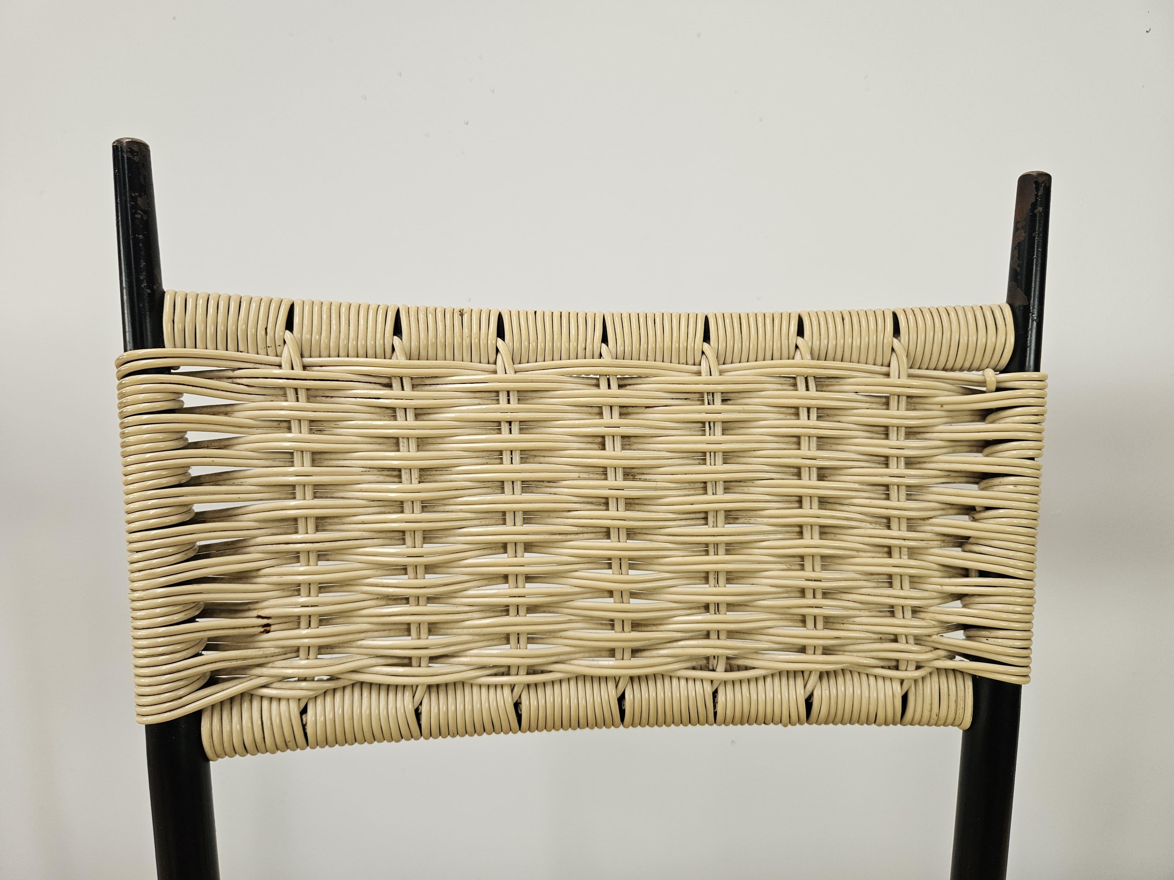 Sillas de comedor de hierro y plástico de los años 70 en venta 9