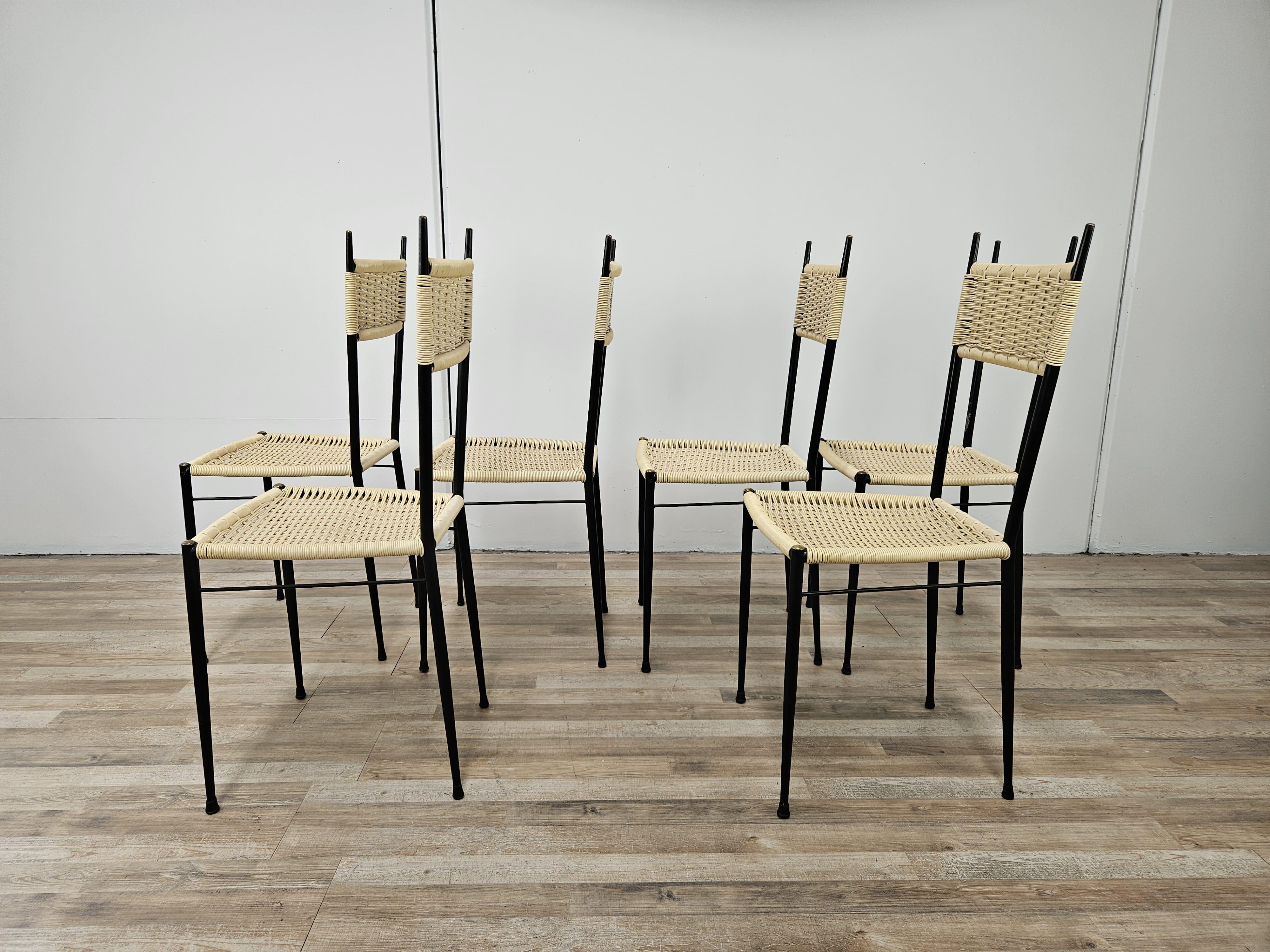 Sillas de comedor de hierro y plástico de los años 70 Moderno de mediados de siglo en venta