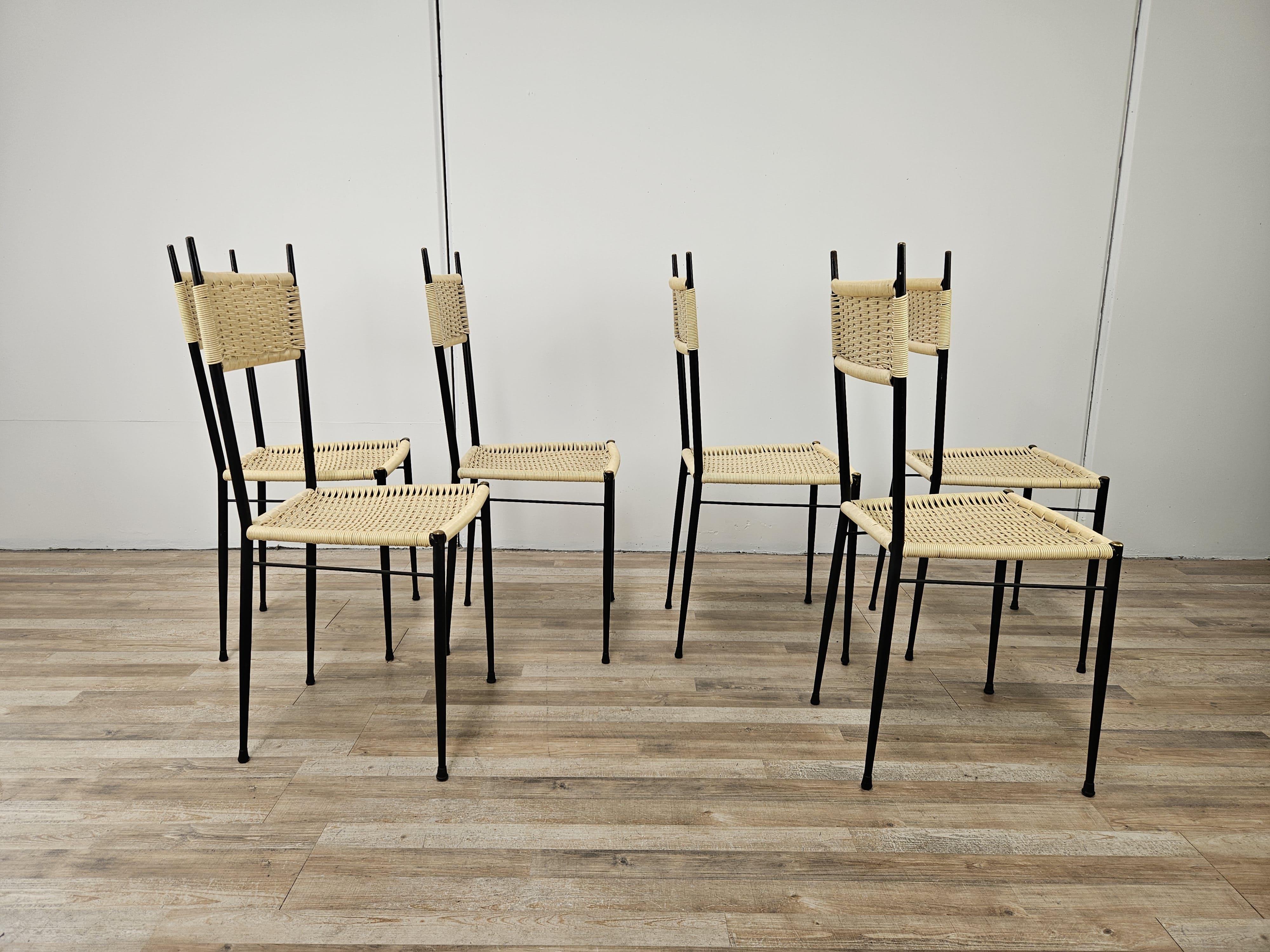 Sillas de comedor de hierro y plástico de los años 70 en Bueno estado para la venta en Premariacco, IT