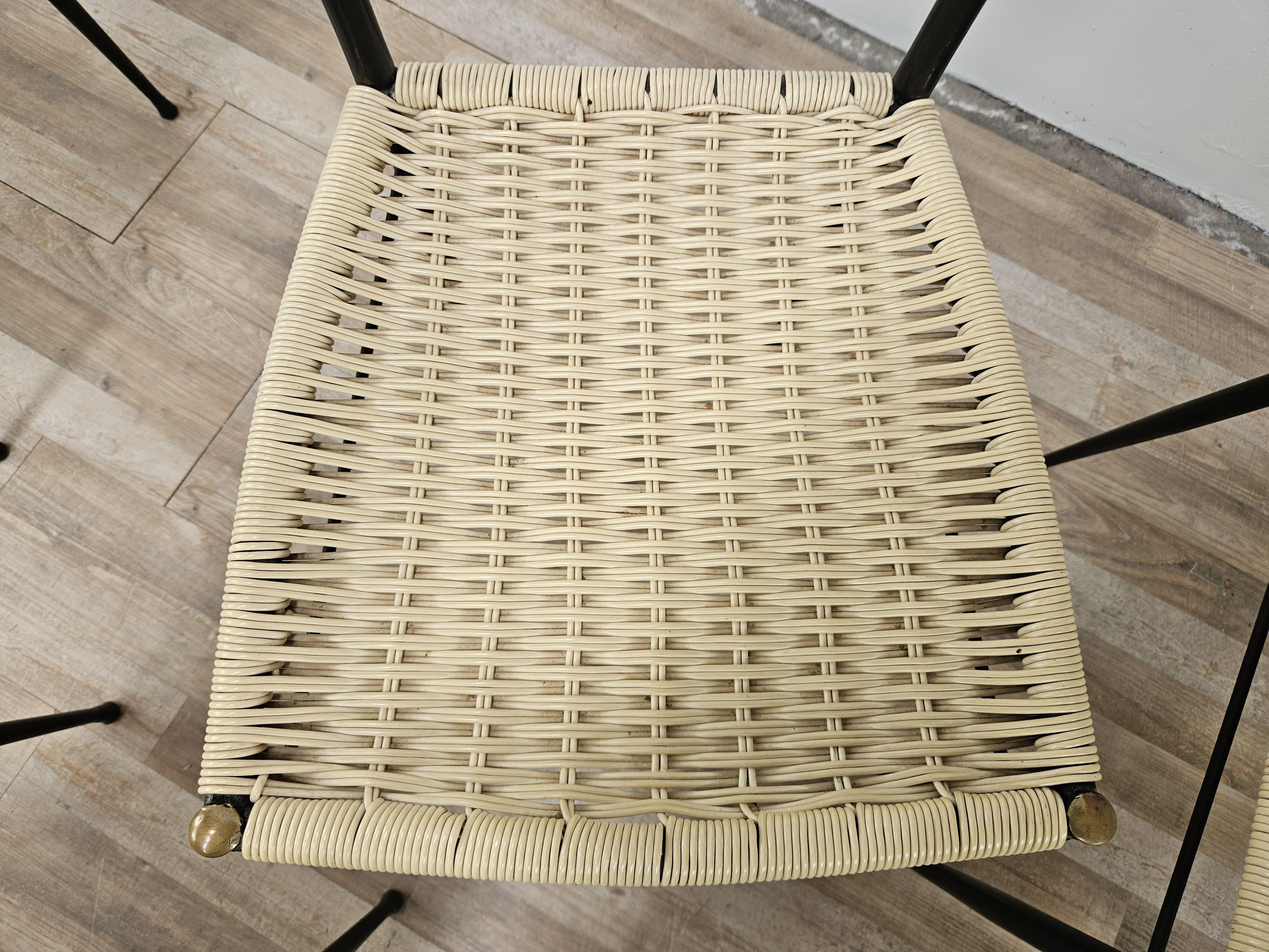 Sillas de comedor de hierro y plástico de los años 70 en venta 2