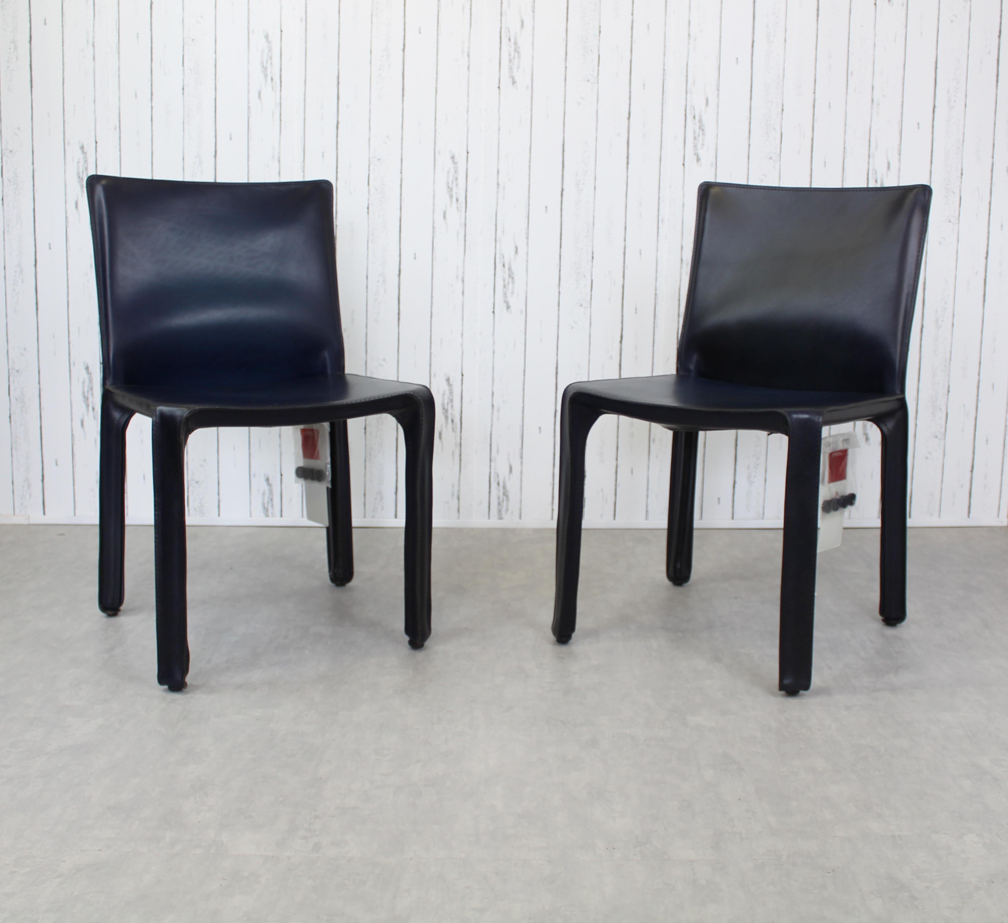 Set of 2 Cab 412 chairs in blue leather tending to black by Mario Bellini for Cassina as new, perfect overall condition.
The Cab chair consists of a tubular frame to which thick leather is applied.
The leather is held in place with zippers on the