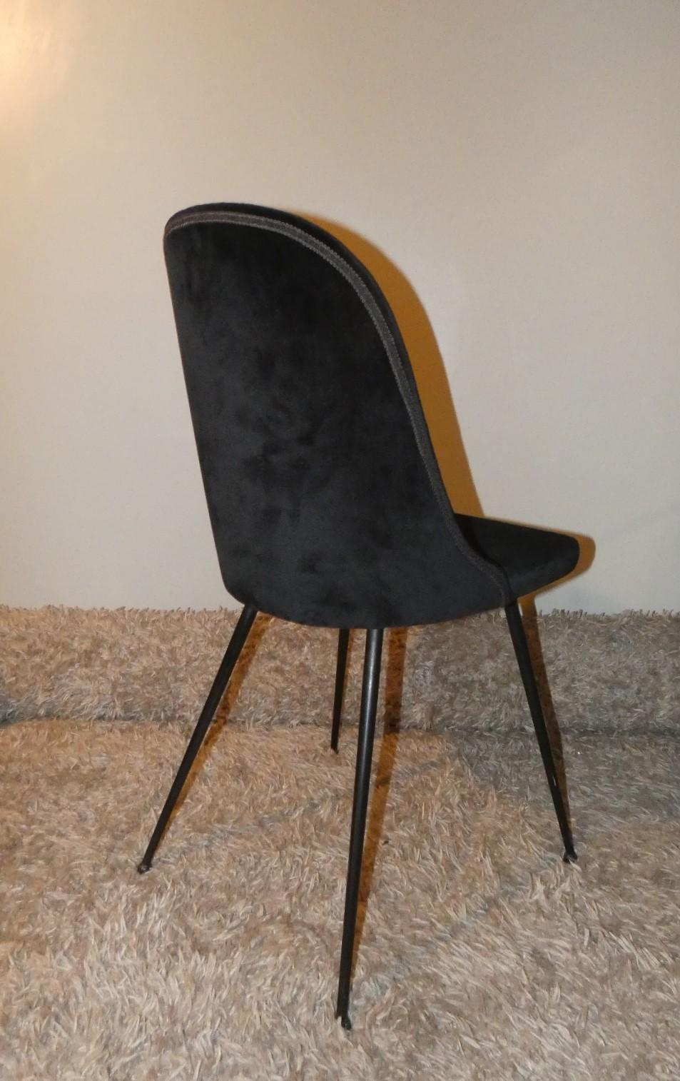 Sedie da pranzo in velluto nero, Italia, anni '60, set di 4 Excellent état - En vente à modena, Emilia-Romagna