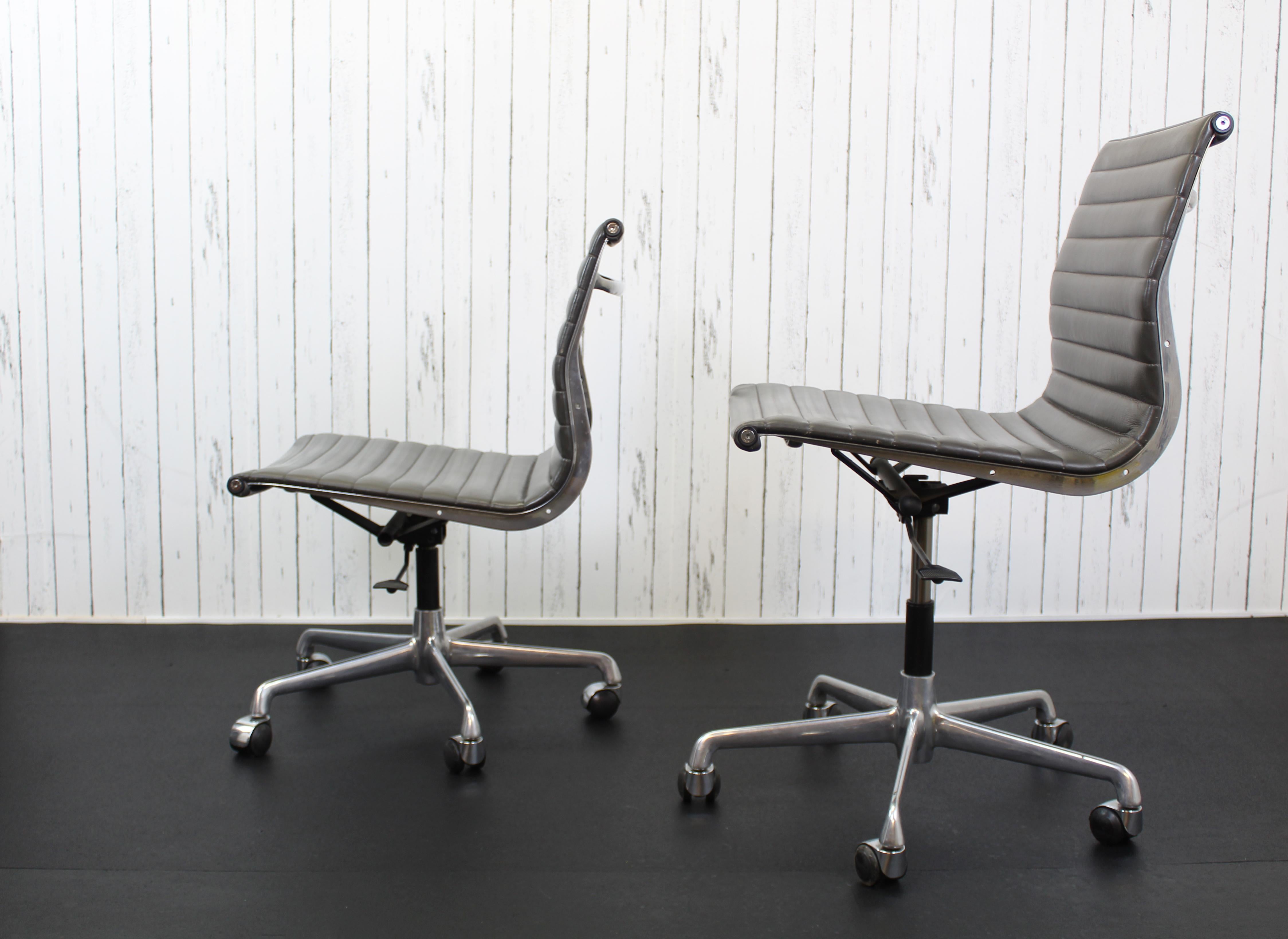 EA117 ICF Charles & Ray Eames Office Chairs In Good Condition For Sale In Minerbio, BO