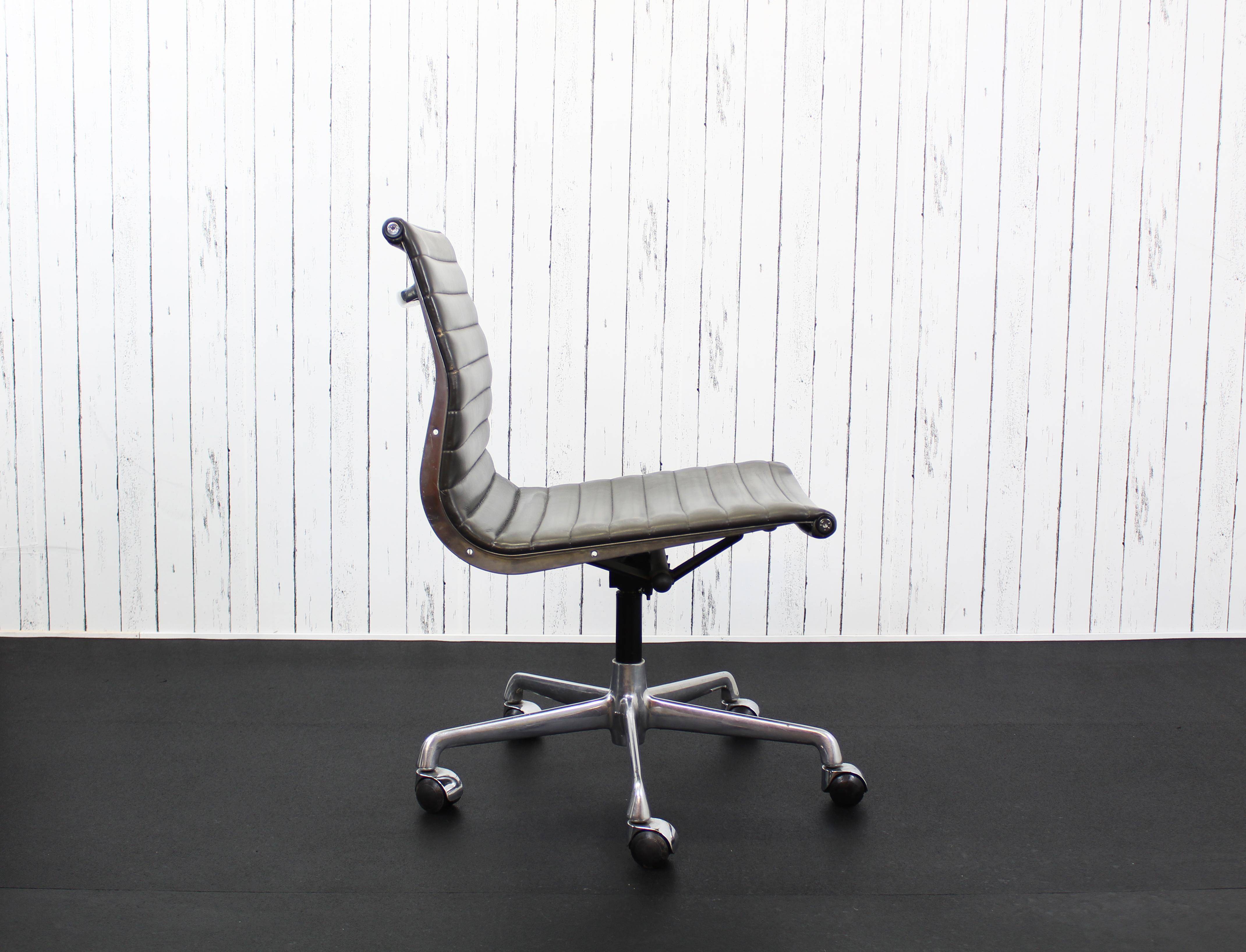 EA117 ICF Charles & Ray Eames Office Chairs For Sale 1