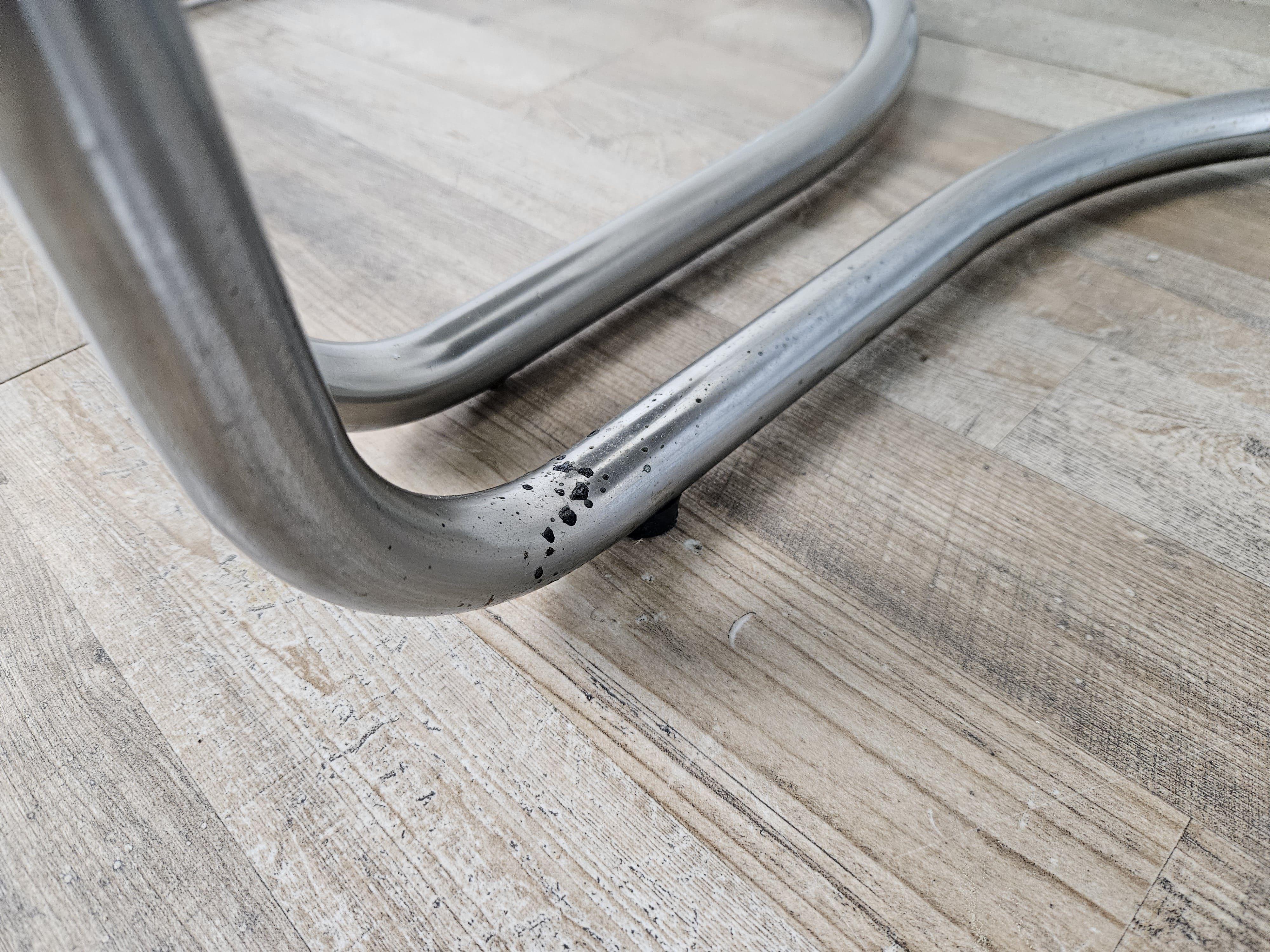 Chaises design italiennes du 20e siècle en métal tubulaire et fourrure brune en vente 8