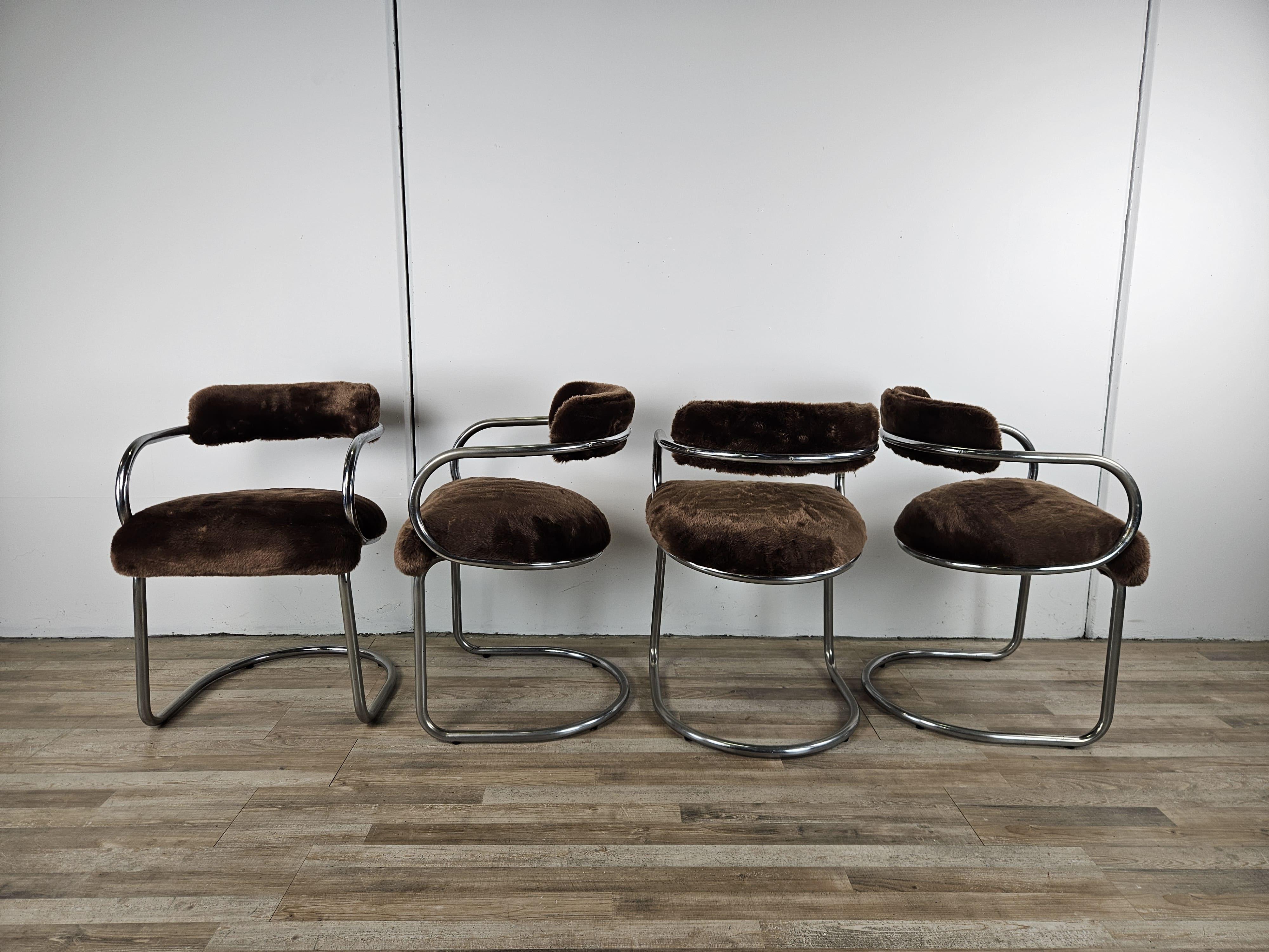 Mid-Century Modern Chaises design italiennes du 20e siècle en métal tubulaire et fourrure brune en vente