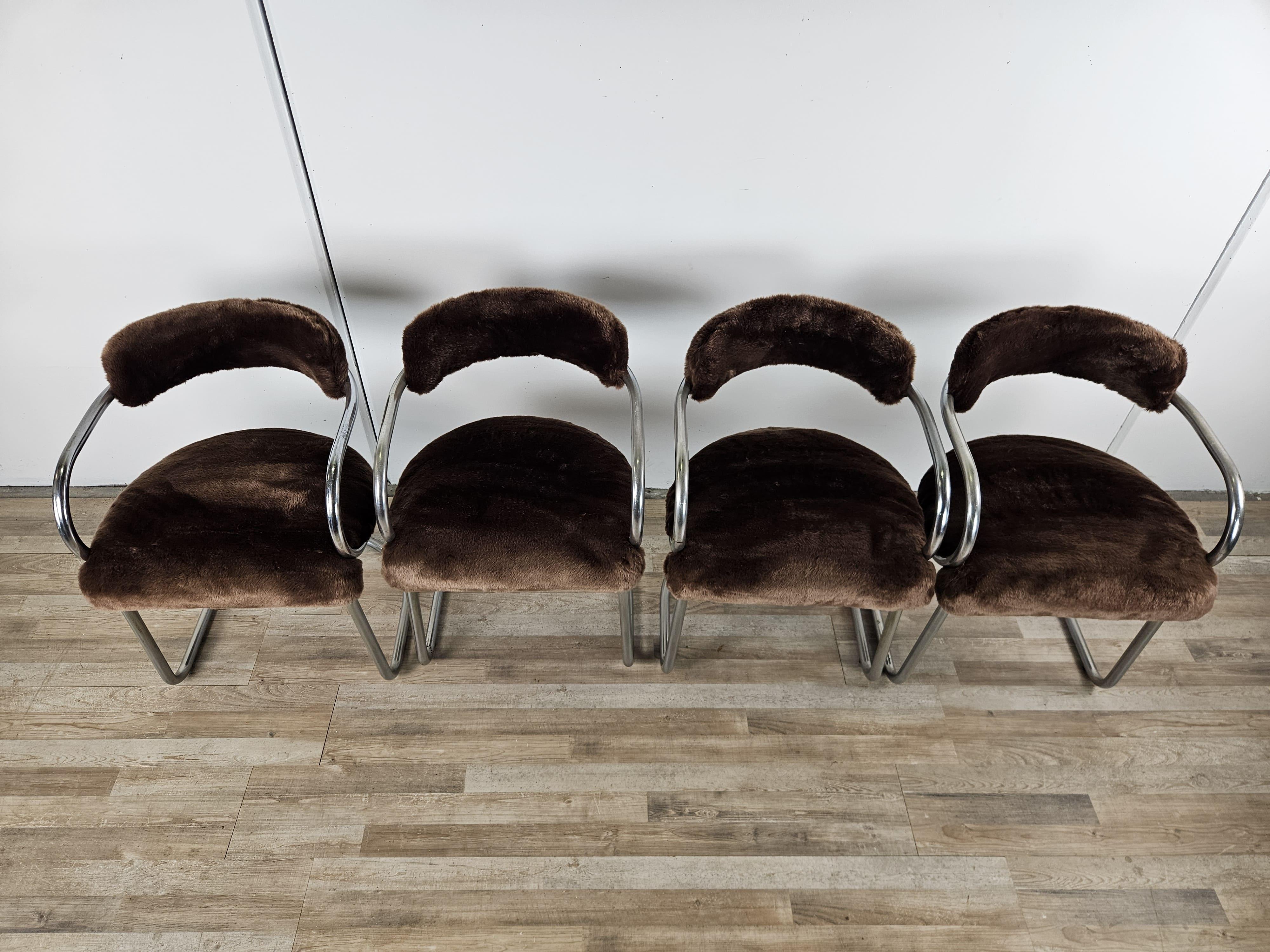 Italian Chaises design italiennes du 20e si�ècle en métal tubulaire et fourrure brune en vente