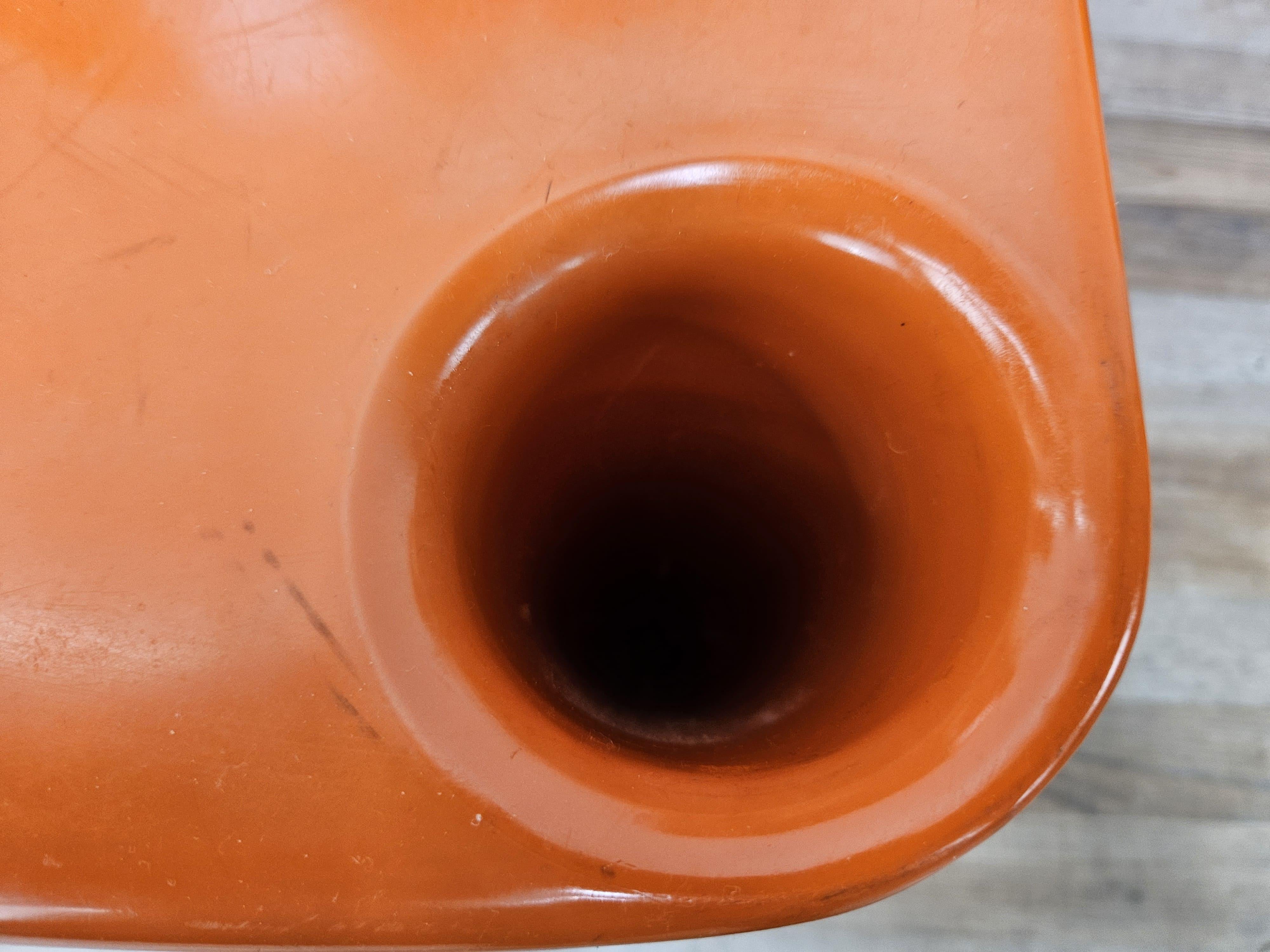 Orangefarbene Kunststoffstühle aus der Casa'70-Kollektion von Albaplast für Dal Vera im Angebot 10