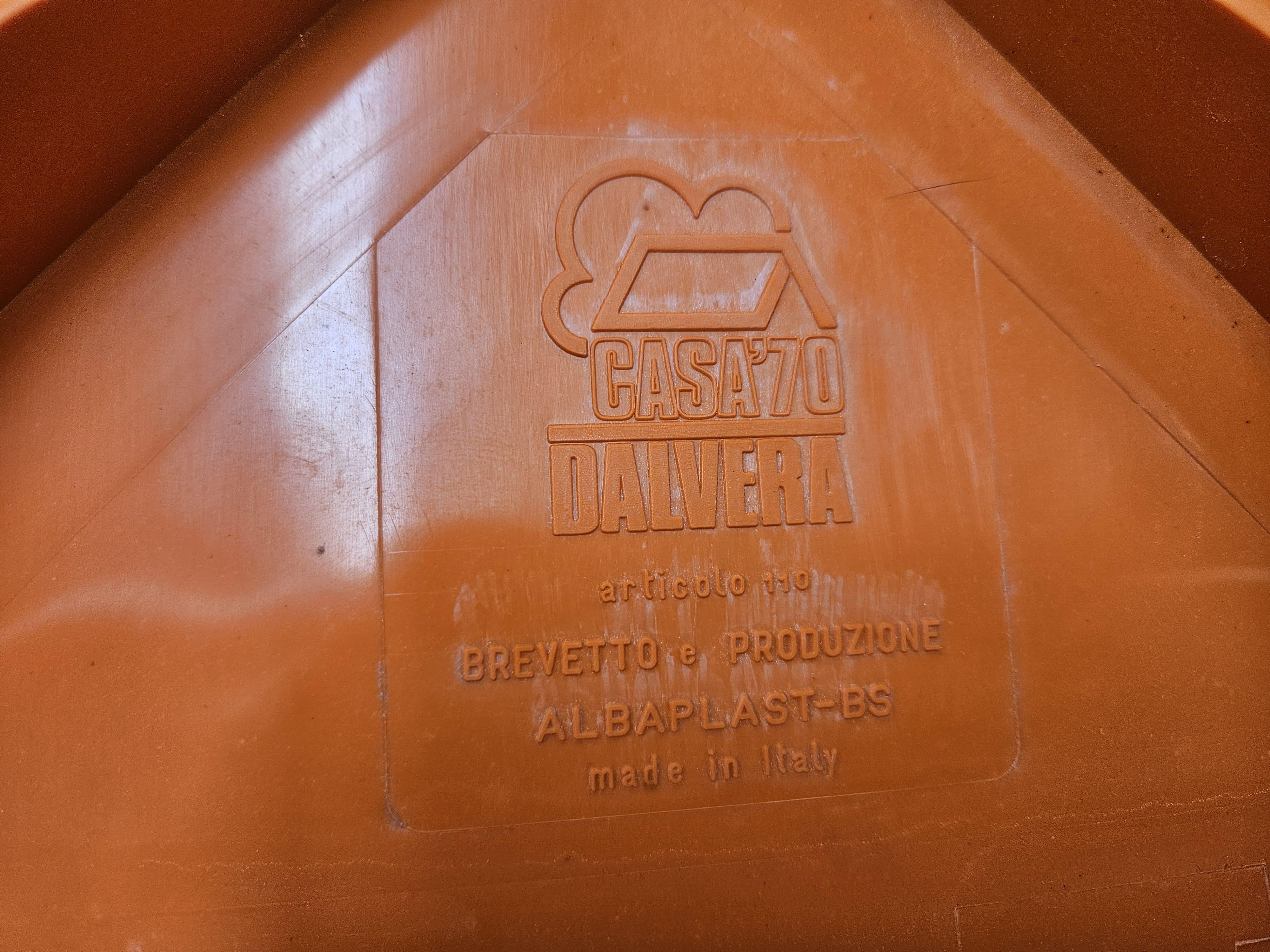 Orangefarbene Kunststoffstühle aus der Casa'70-Kollektion von Albaplast für Dal Vera im Angebot 12
