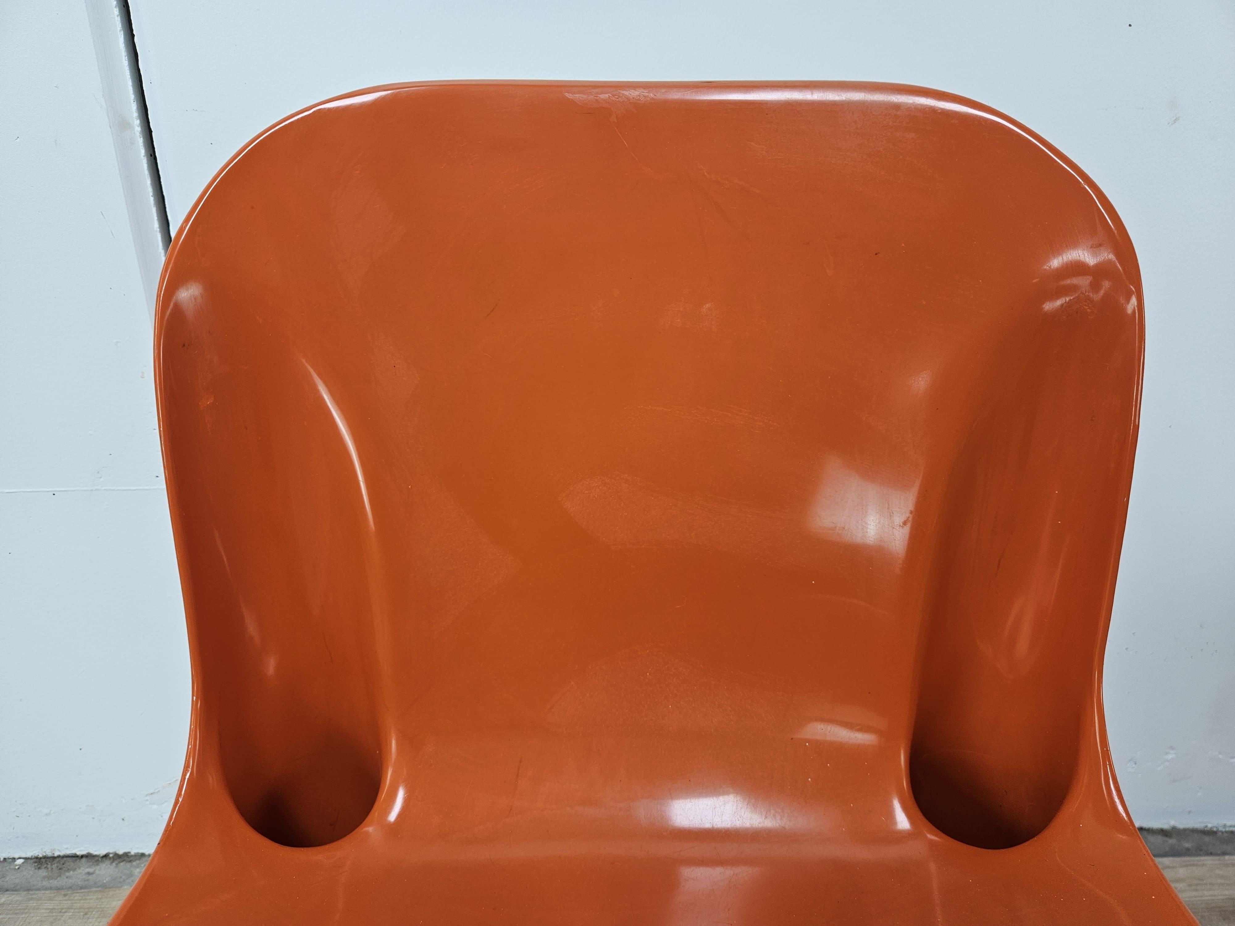 Orangefarbene Kunststoffstühle aus der Casa'70-Kollektion von Albaplast für Dal Vera (Italian) im Angebot