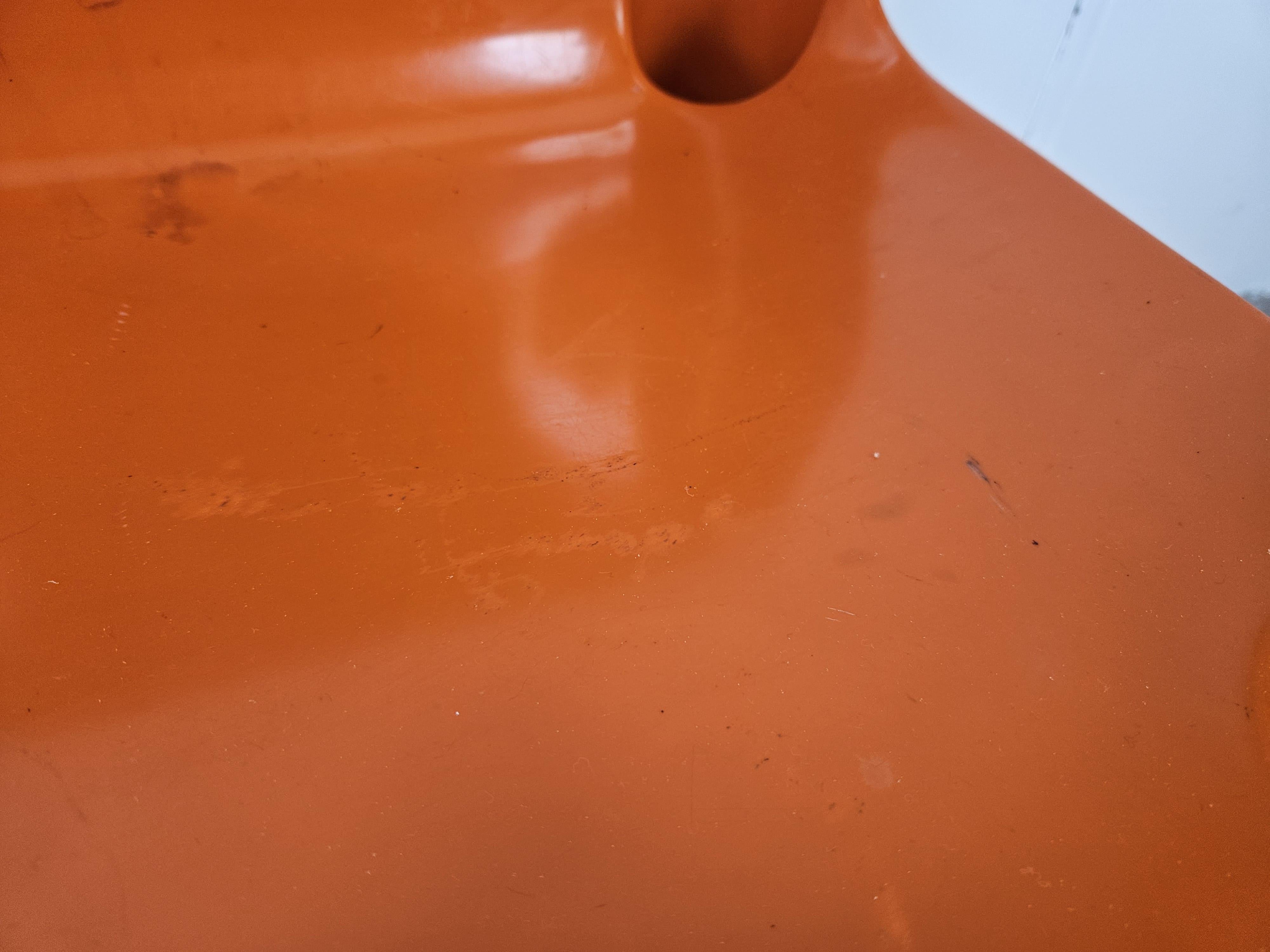 Orangefarbene Kunststoffstühle aus der Casa'70-Kollektion von Albaplast für Dal Vera im Angebot 3