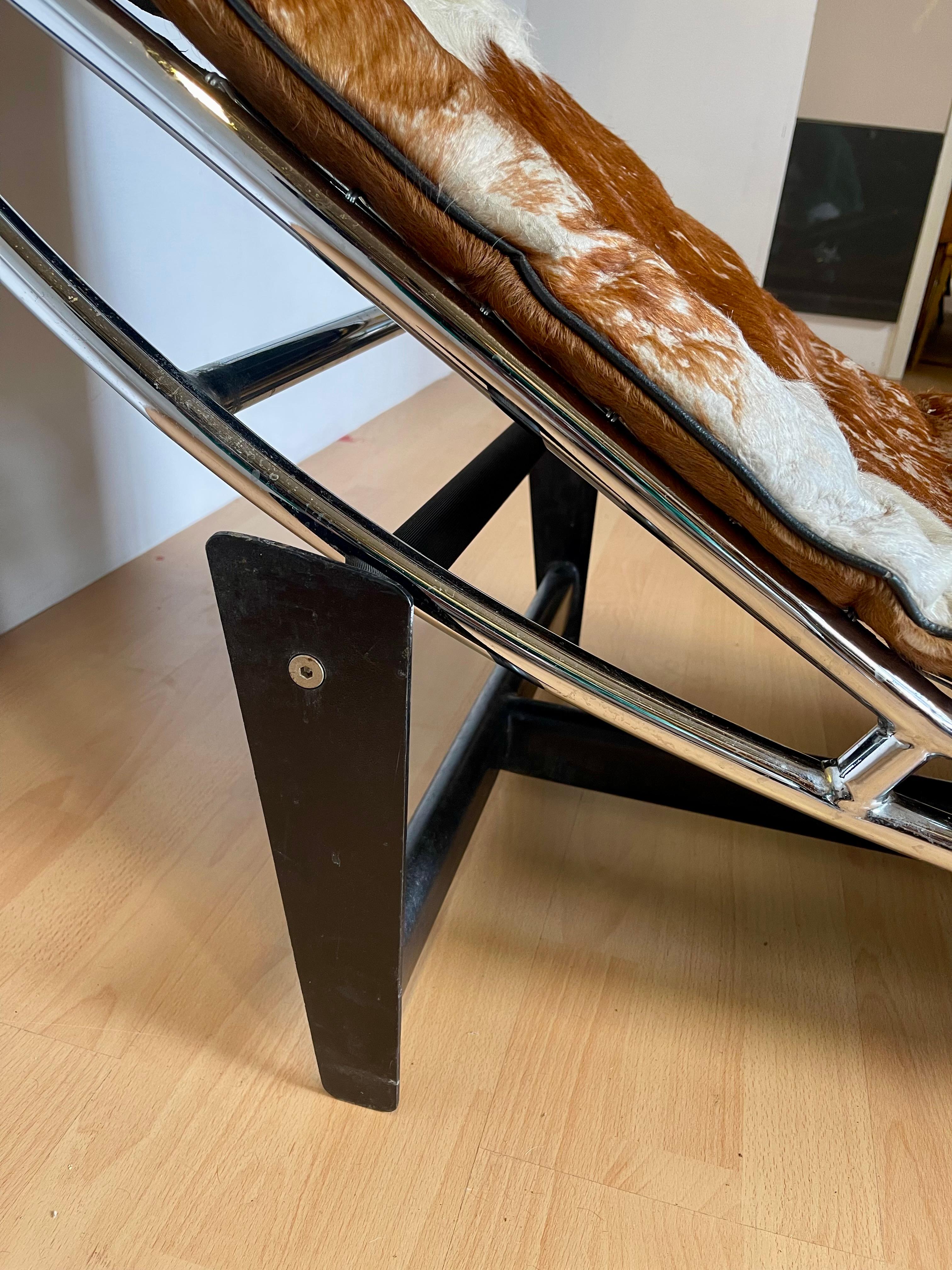 Sedie LC4 longue in pelle di muca stile cassina, italia anni 70 For Sale 4