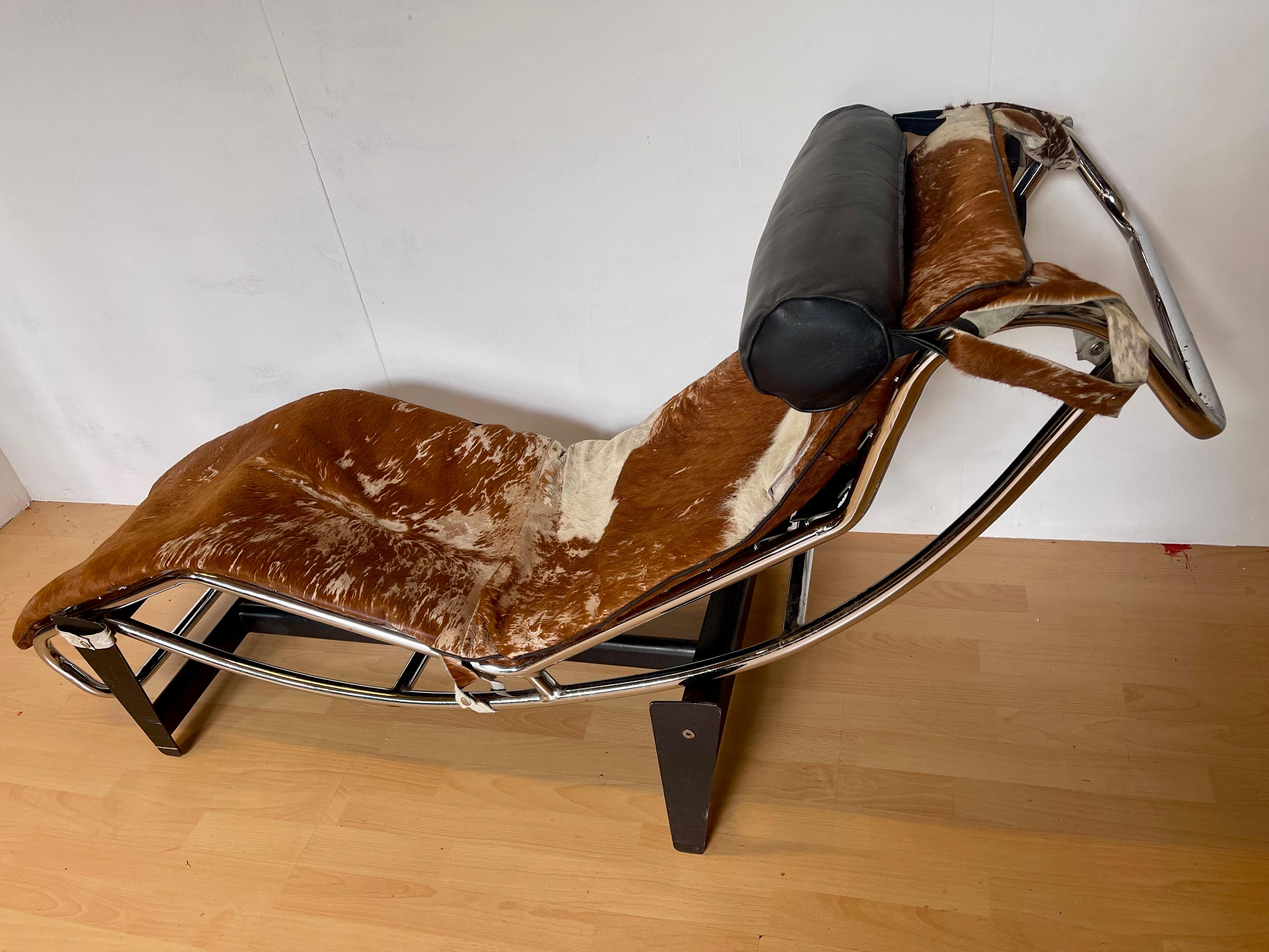 Sedie LC4 longue in pelle di muca stile cassina, italia anni 70 For Sale 2