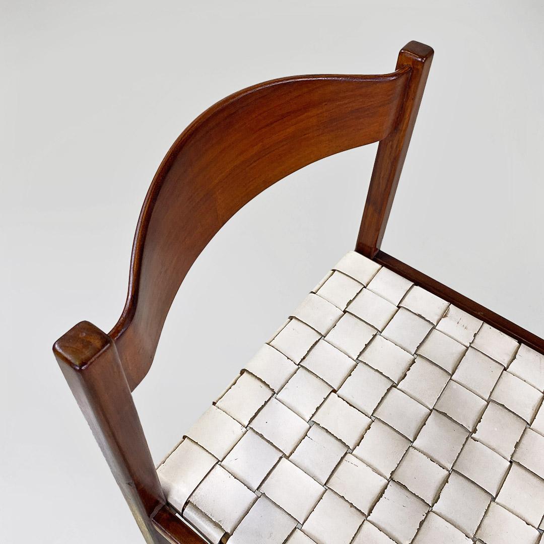Sedie moderne italiane, in legno di faggio und pelle bianca, Poltronova 1960 ca. im Angebot 3