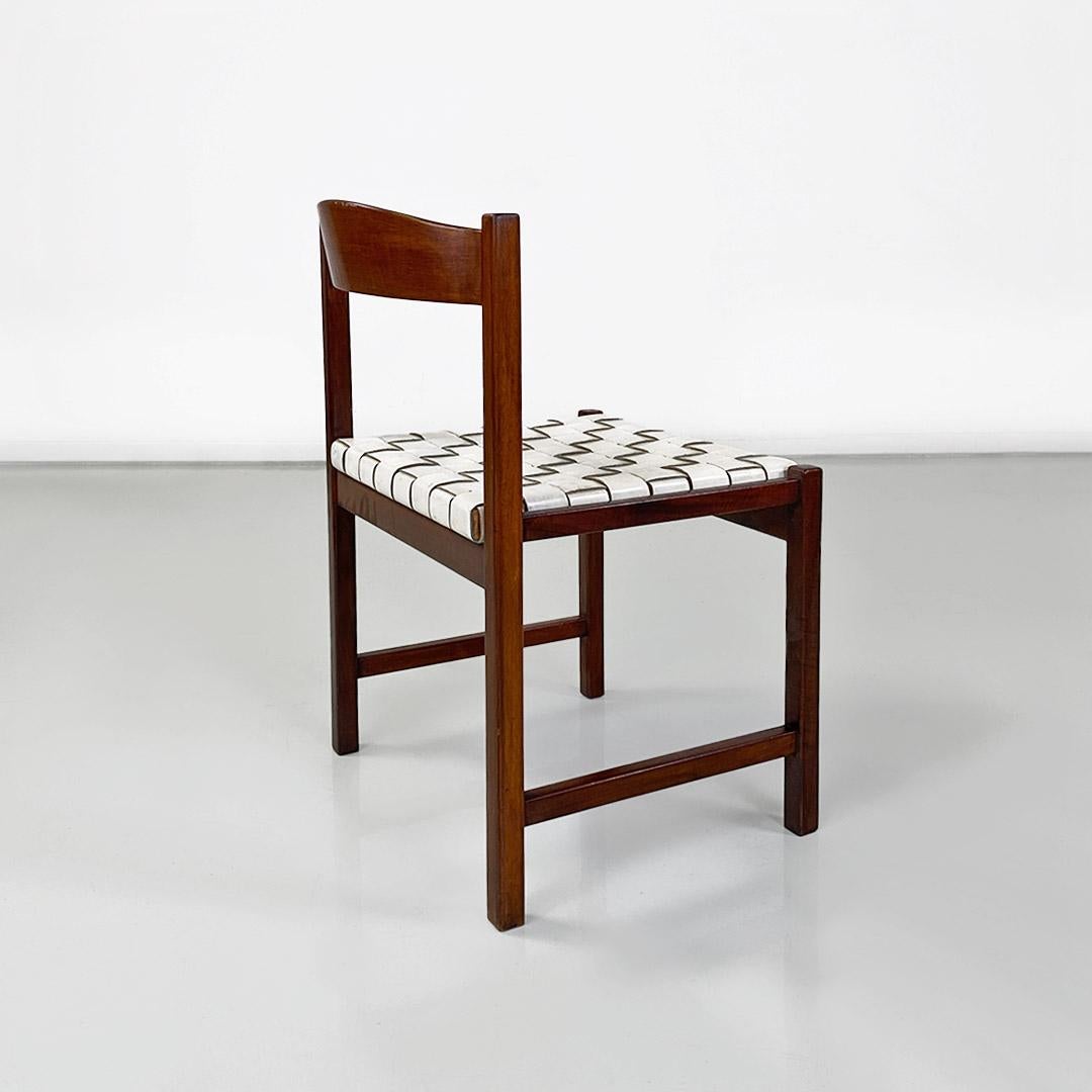 Sedie moderne italiane, in legno di faggio e pelle bianca, Poltronova 1960 ca. For Sale 1