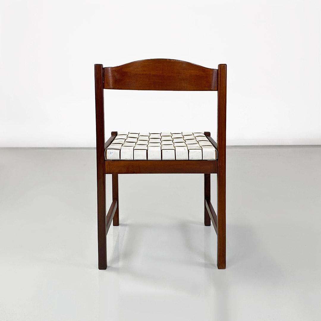 Sedie moderne italiane, in legno di faggio e pelle bianca, Poltronova 1960 ca. For Sale 2